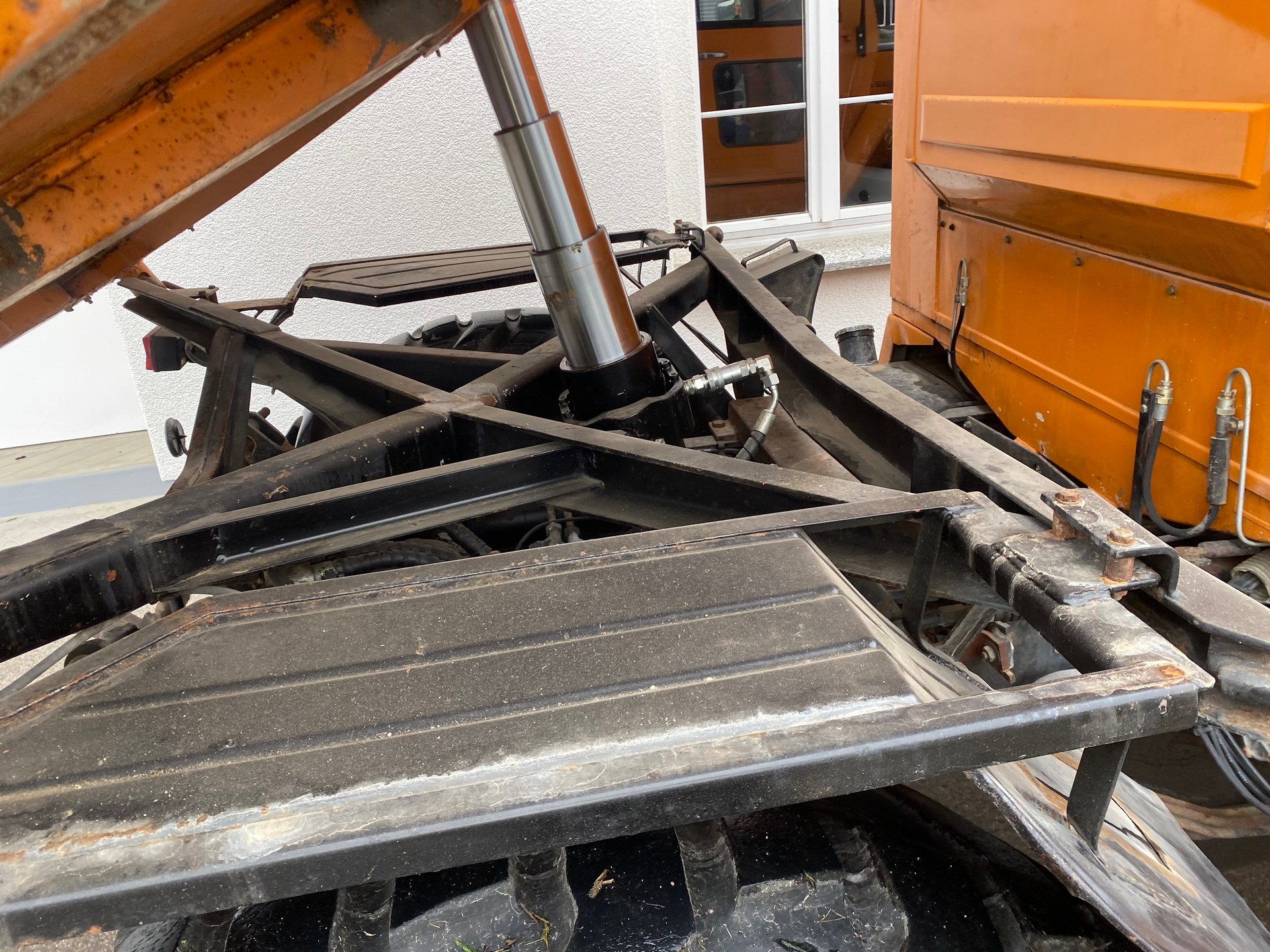 KOMMOBIL (UNIMOG) MB TRAC 800 mit 8t Anhänger-image-8