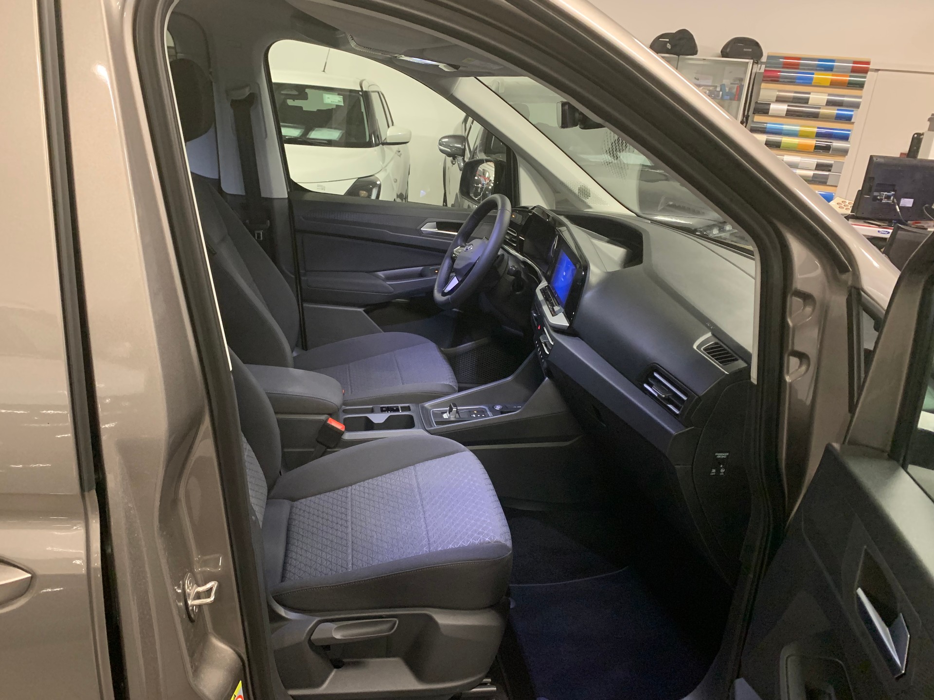 FORD Tourneo Connect Titanium 2.0 TDI-image-5