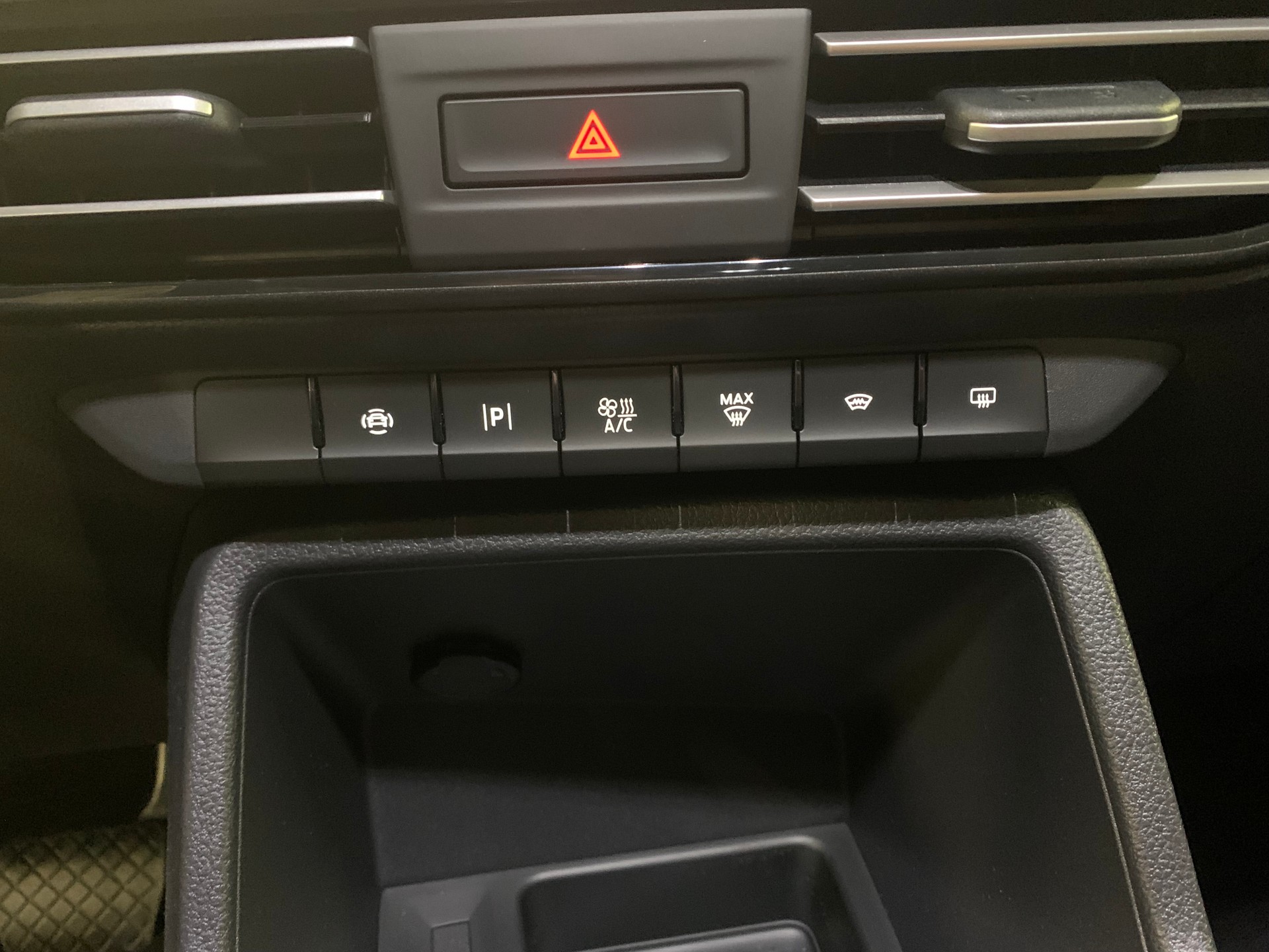FORD Tourneo Connect Titanium 2.0 TDI-image-11