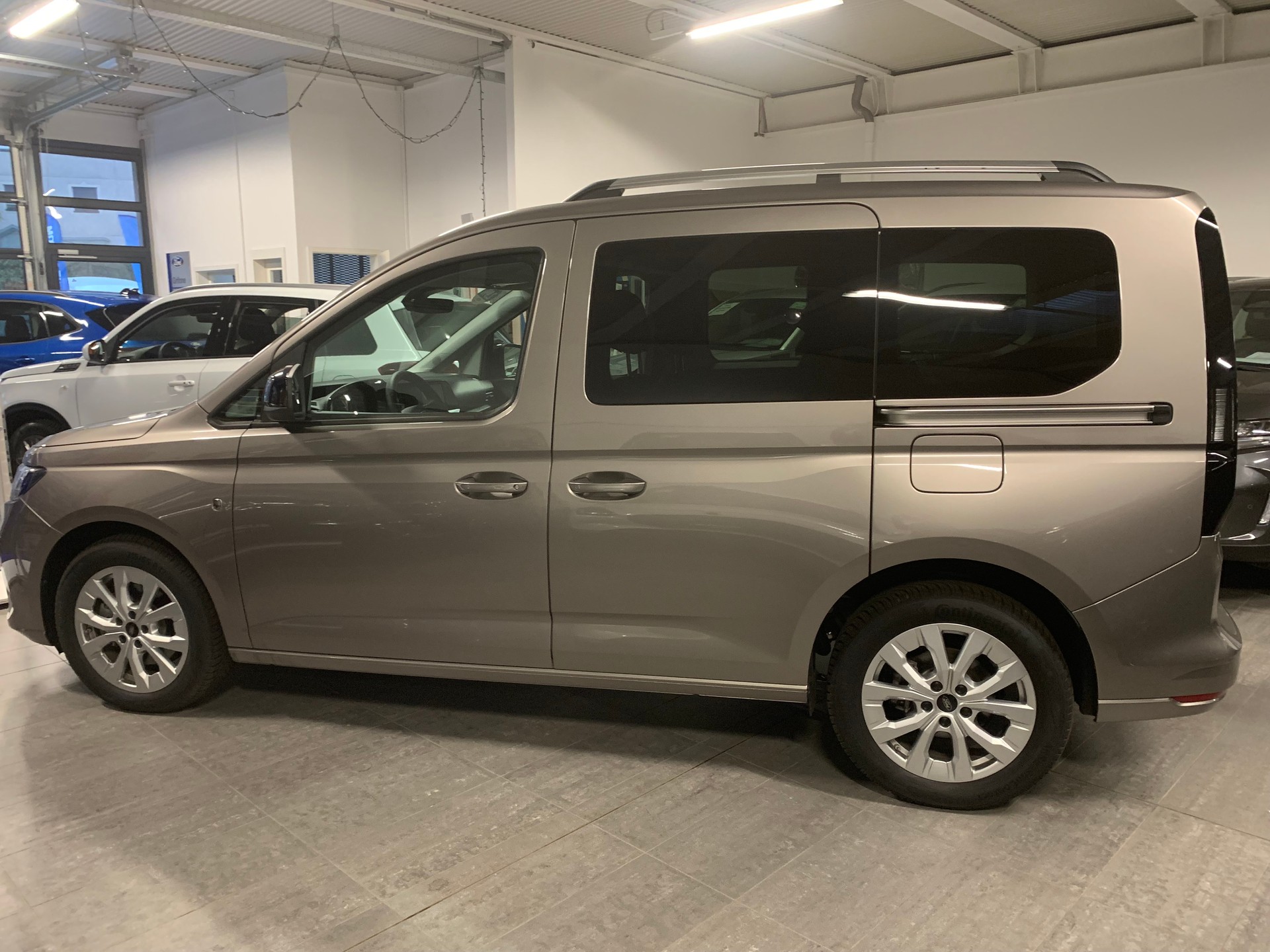 FORD Tourneo Connect Titanium 2.0 TDI-image-2