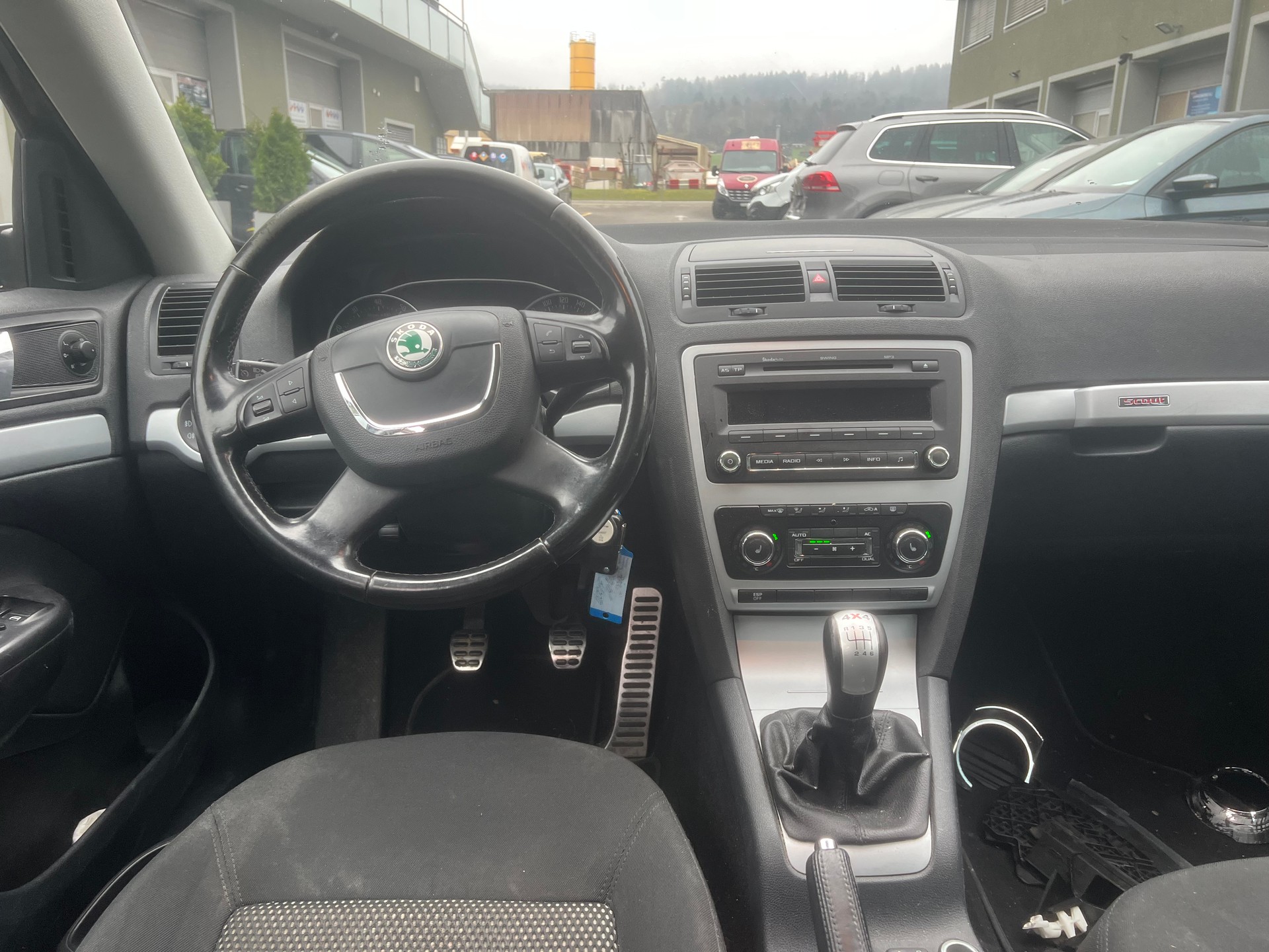SKODA Octavia Combi 1.8 TSI Scout 4x4-image-7