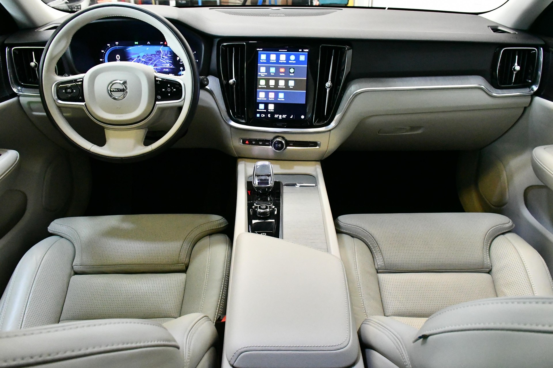 VOLVO V60 Cross Country AWD Ultim ACC*PAN*H&K*AHK*SBEL-image-9