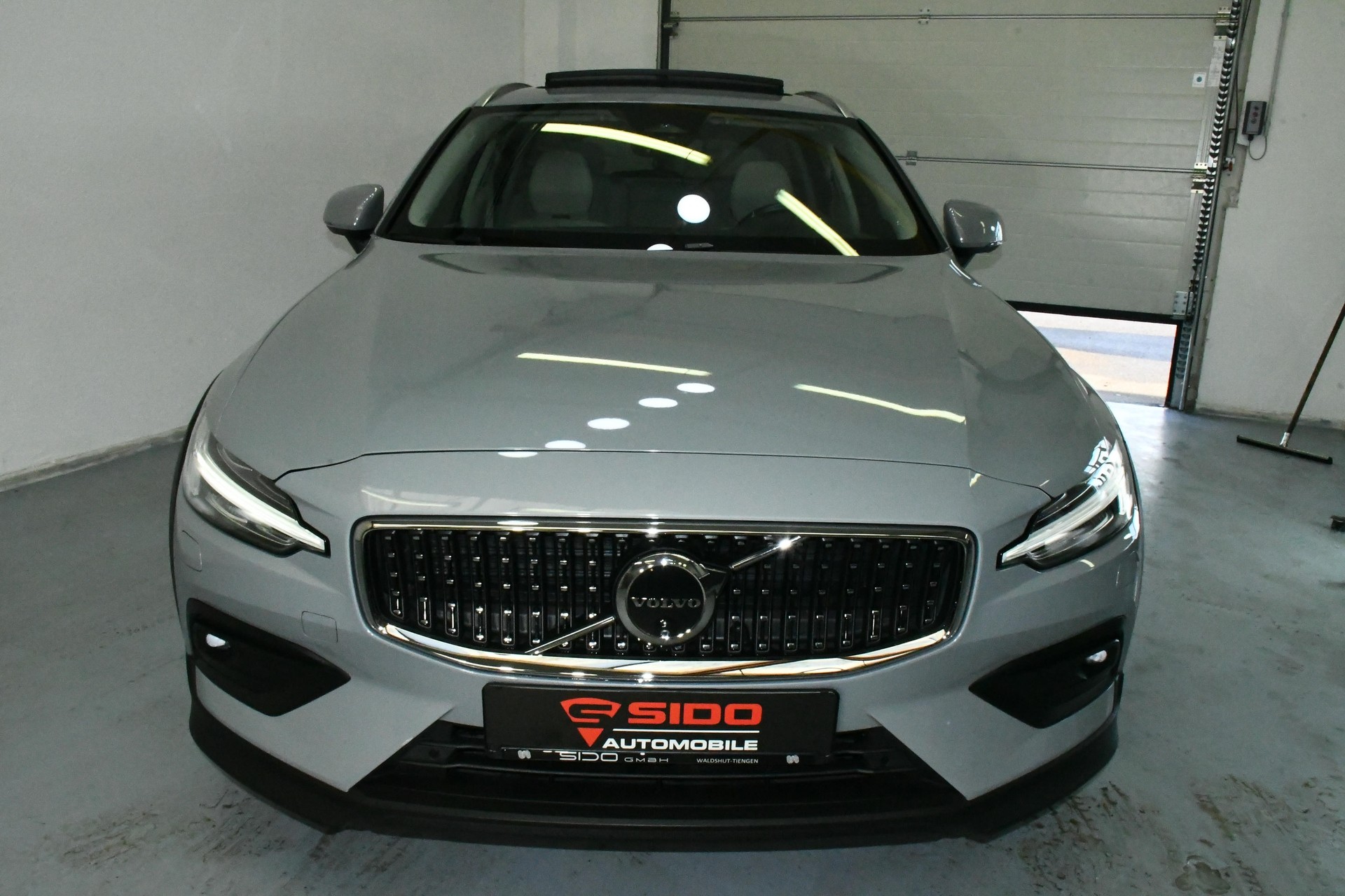 VOLVO V60 Cross Country AWD Ultim ACC*PAN*H&K*AHK*SBEL-image-2