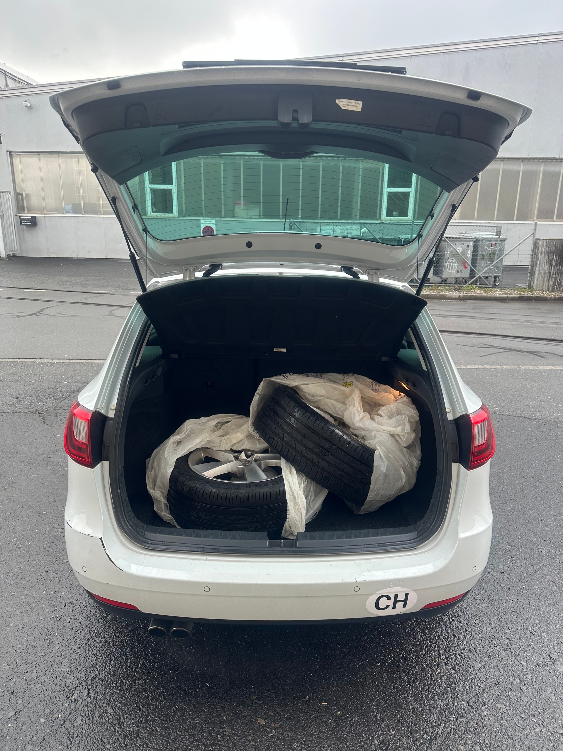 SEAT Ibiza ST 1.2 TSI FR Viva DSG-image-6