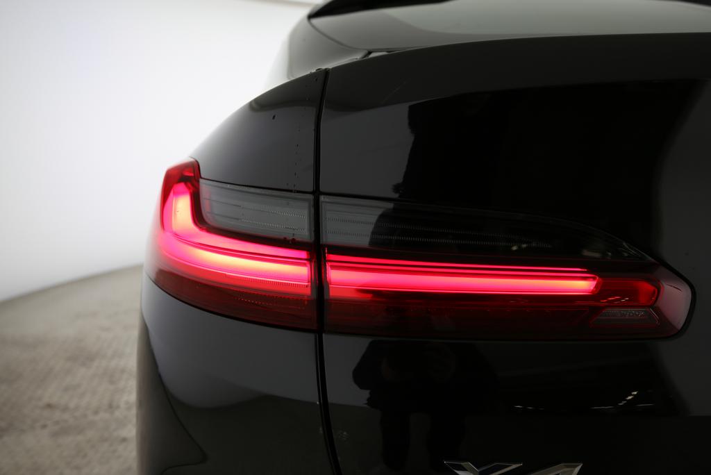 BMW X4 30i xDrive-image-15