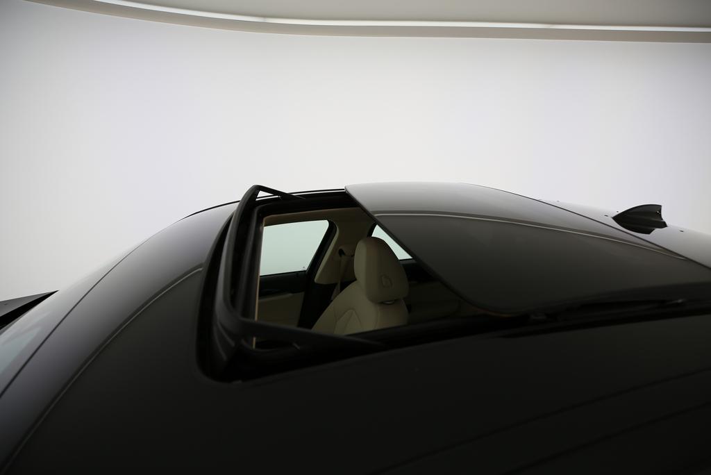 BMW X4 30i xDrive-image-12