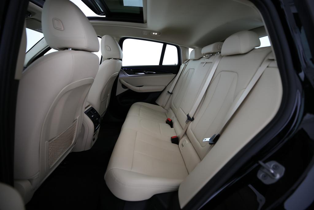BMW X4 30i xDrive-image-11