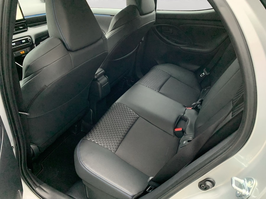 TOYOTA Yaris 1.5 Premium e-CVT-image-8