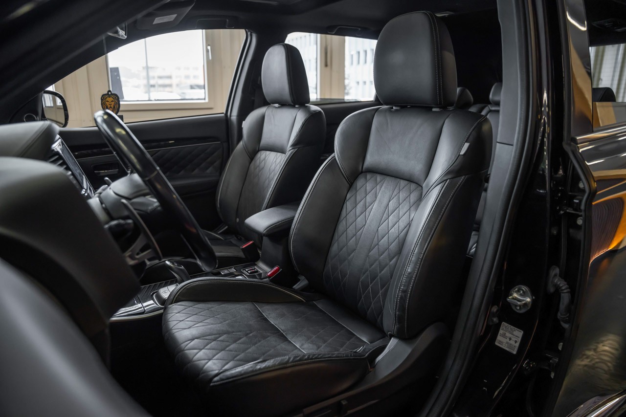 MITSUBISHI Outlander 2.4 PHEV Style 4WD Automatic-image-12