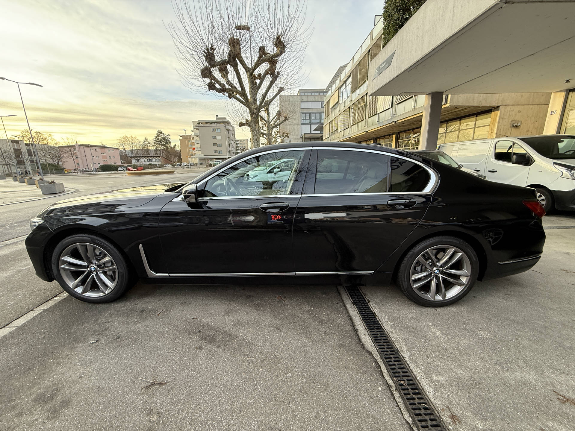 BMW 730d xDrive SAG-image-1