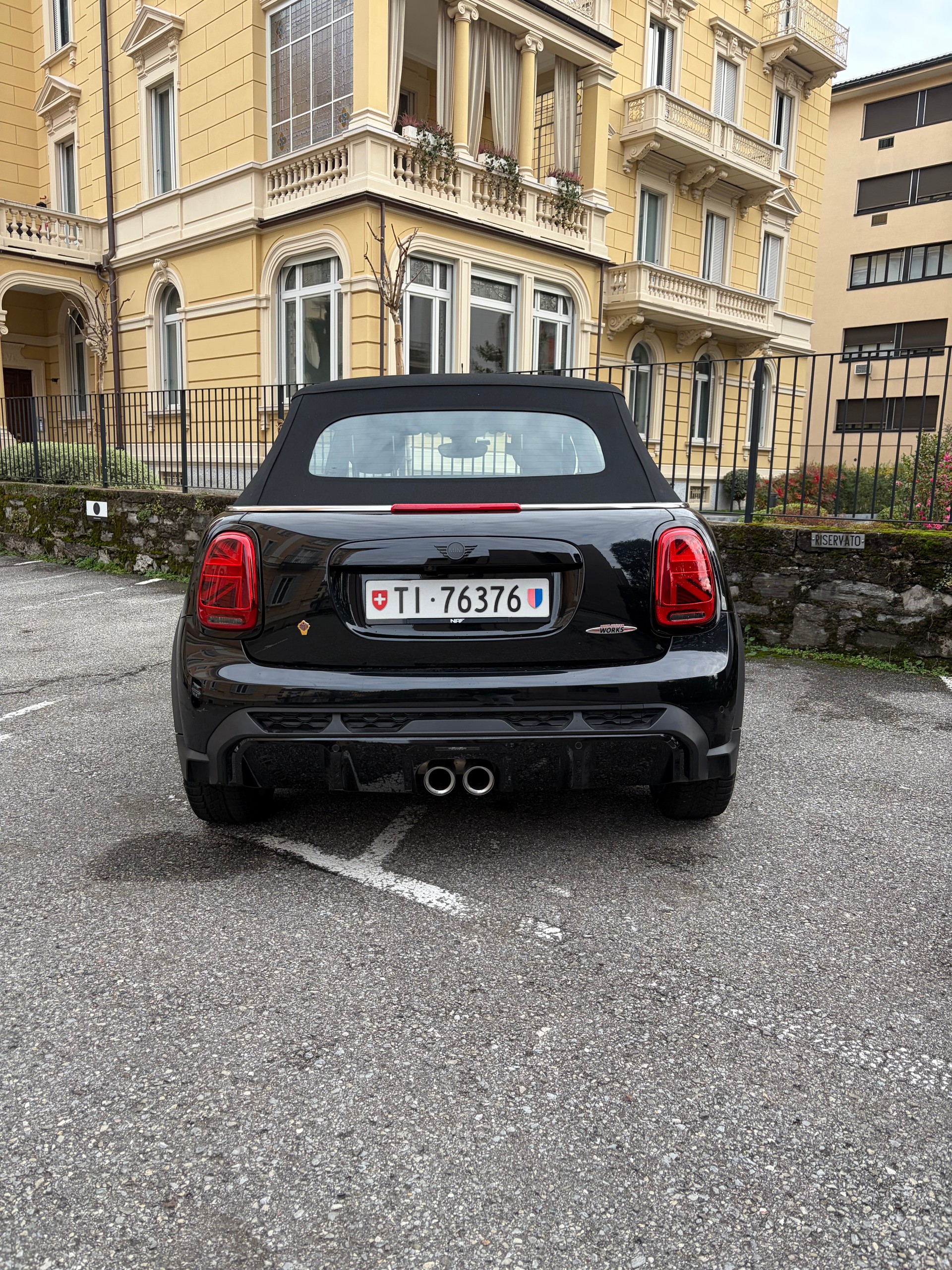 MINI Cooper John Cooper Works Cabriolet Steptronic-image-3
