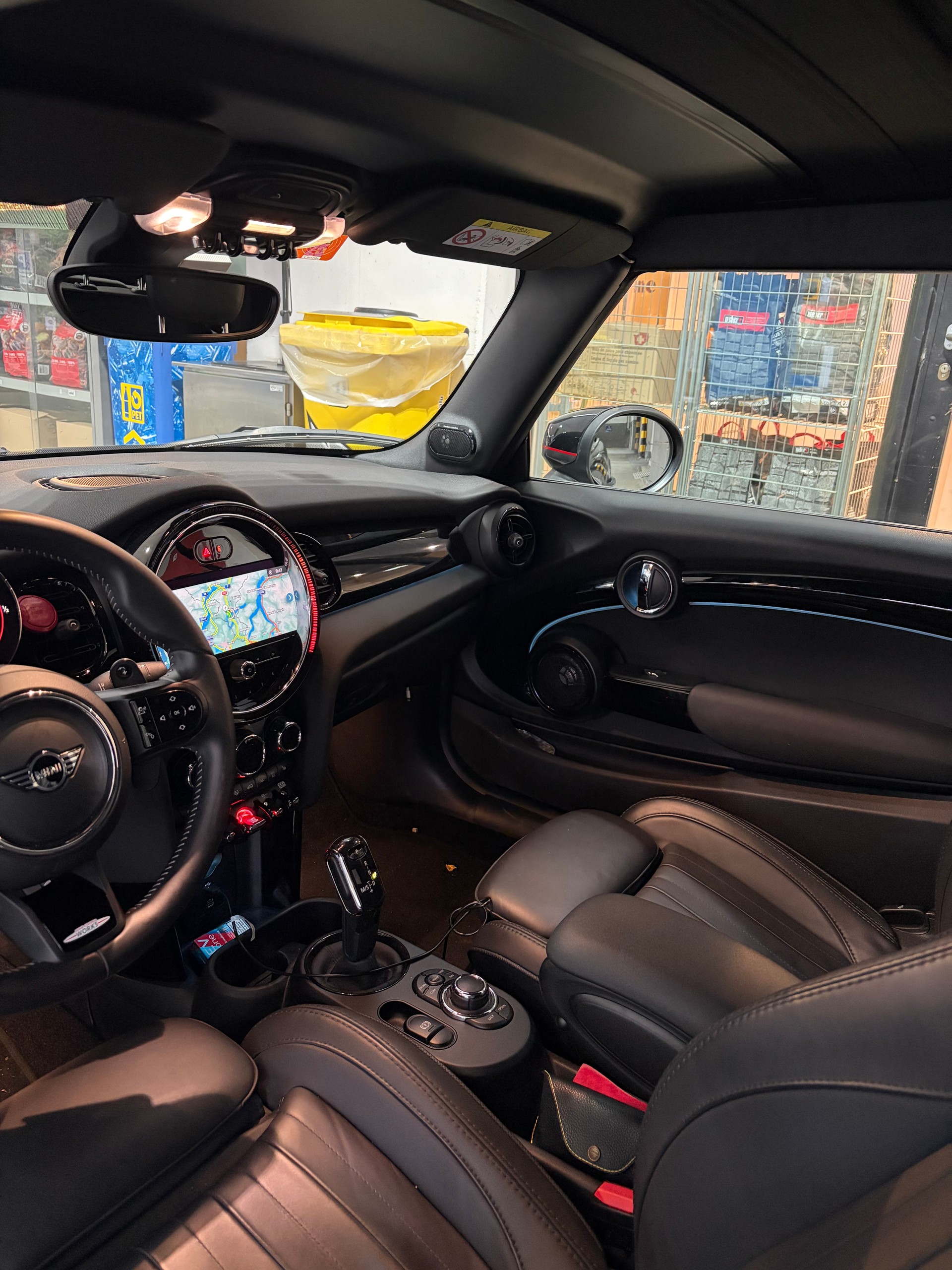MINI Cooper John Cooper Works Cabriolet Steptronic-image-1