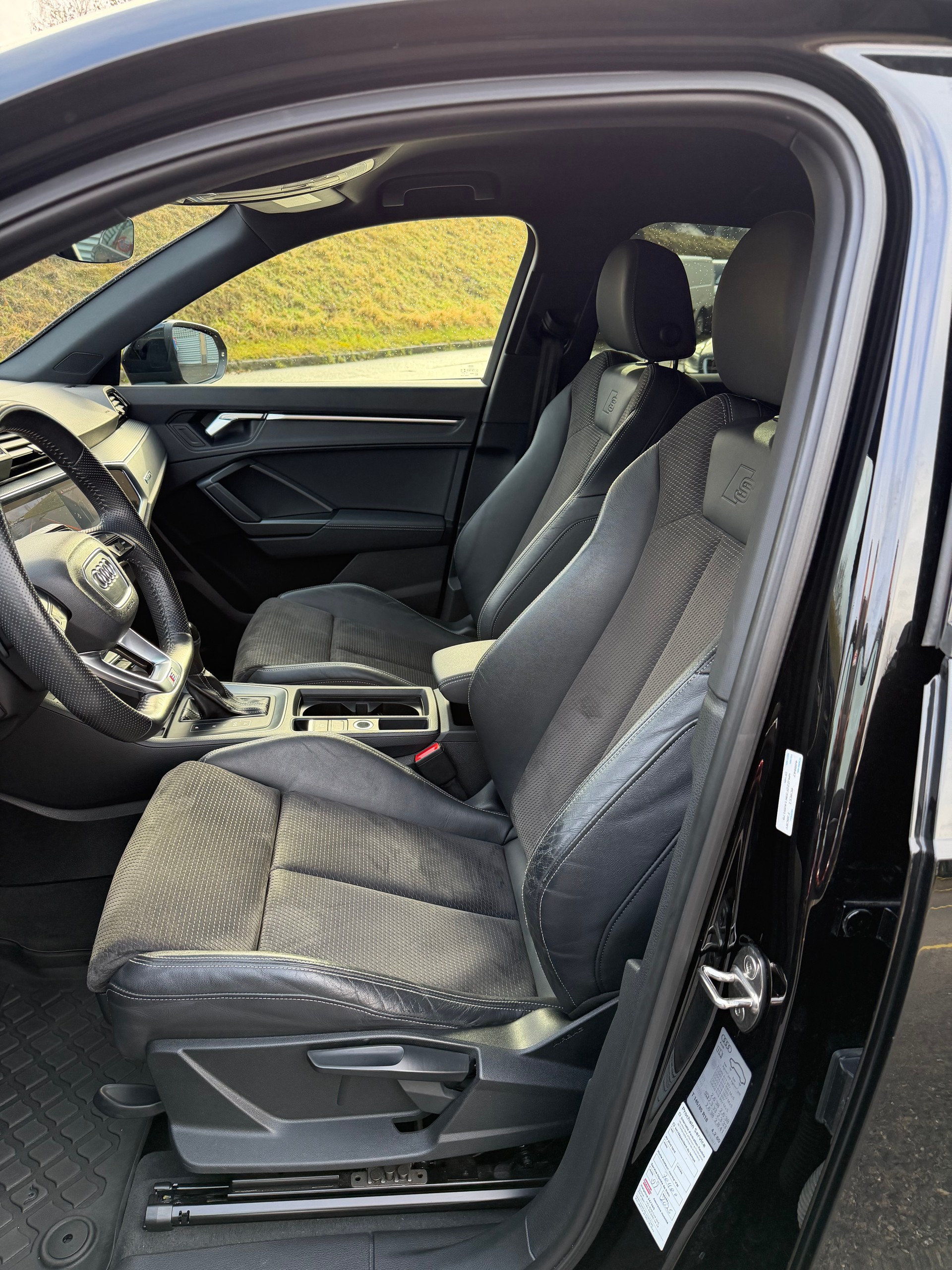 AUDI Q3 40 TDI S line quattro S-tronic-image-8