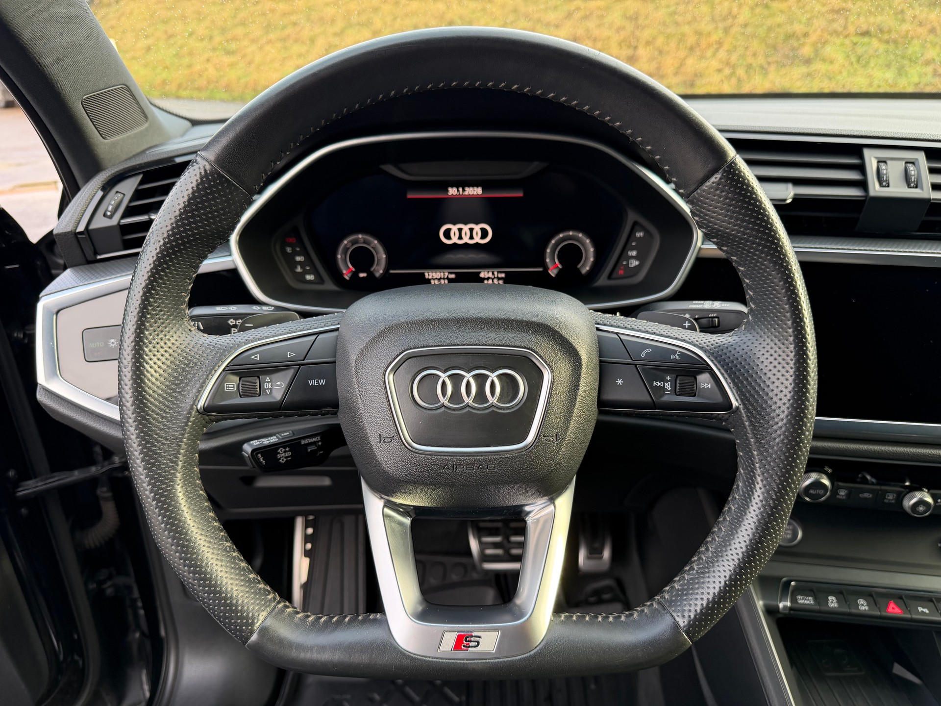 AUDI Q3 40 TDI S line quattro S-tronic-image-10