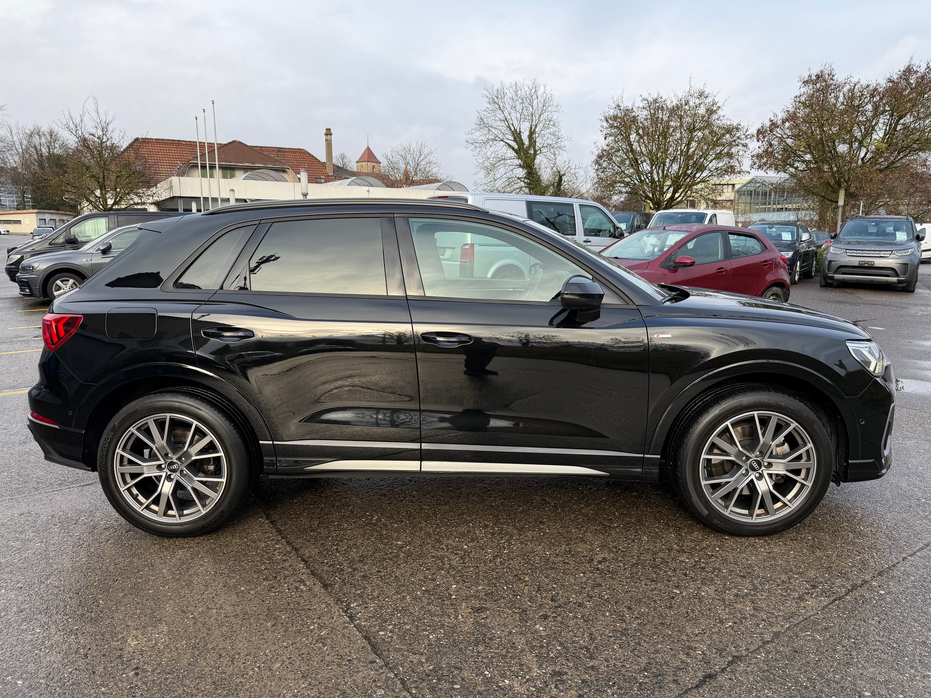 AUDI Q3 40 TDI S line quattro S-tronic-image-5