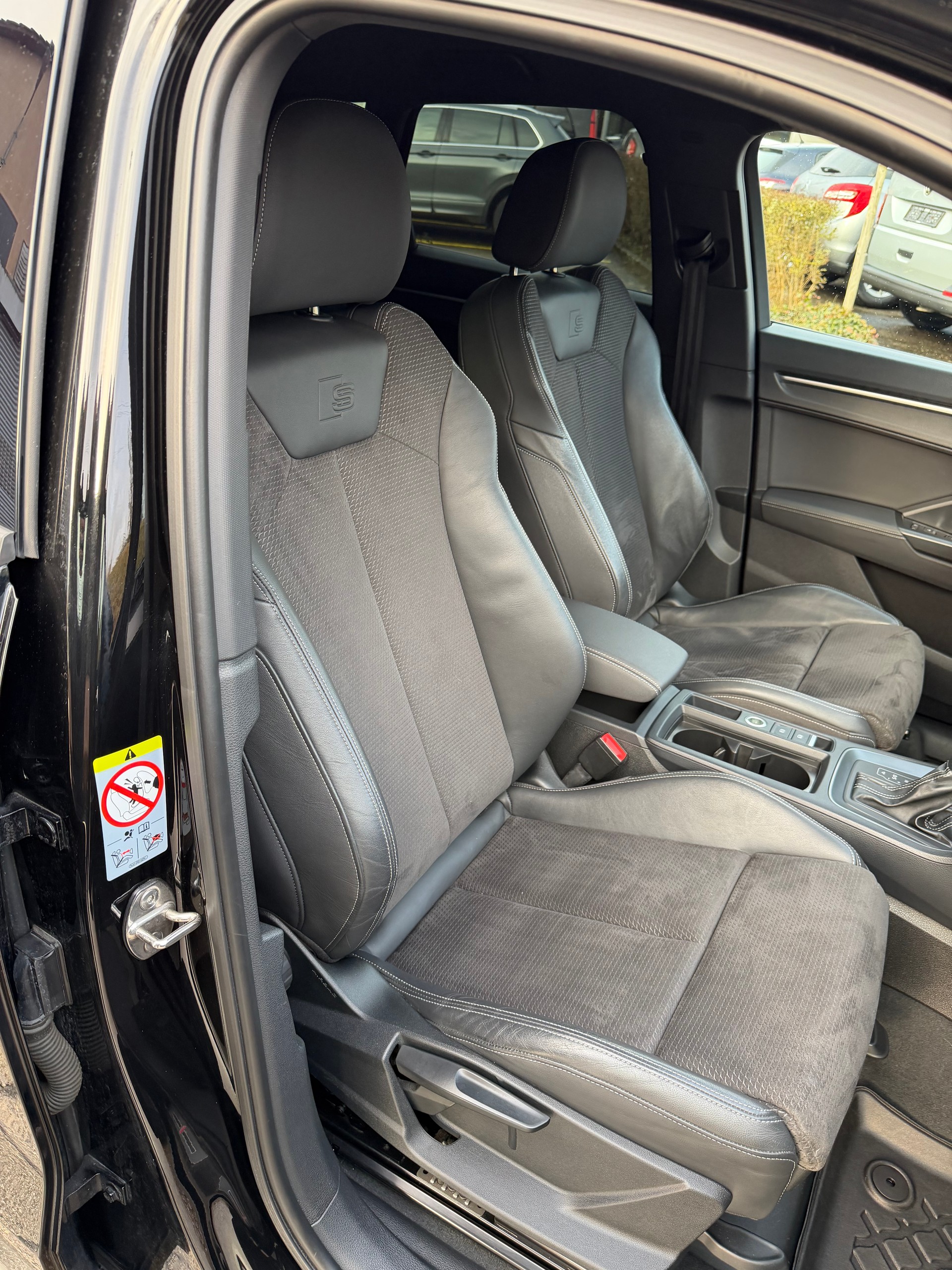 AUDI Q3 40 TDI S line quattro S-tronic-image-16
