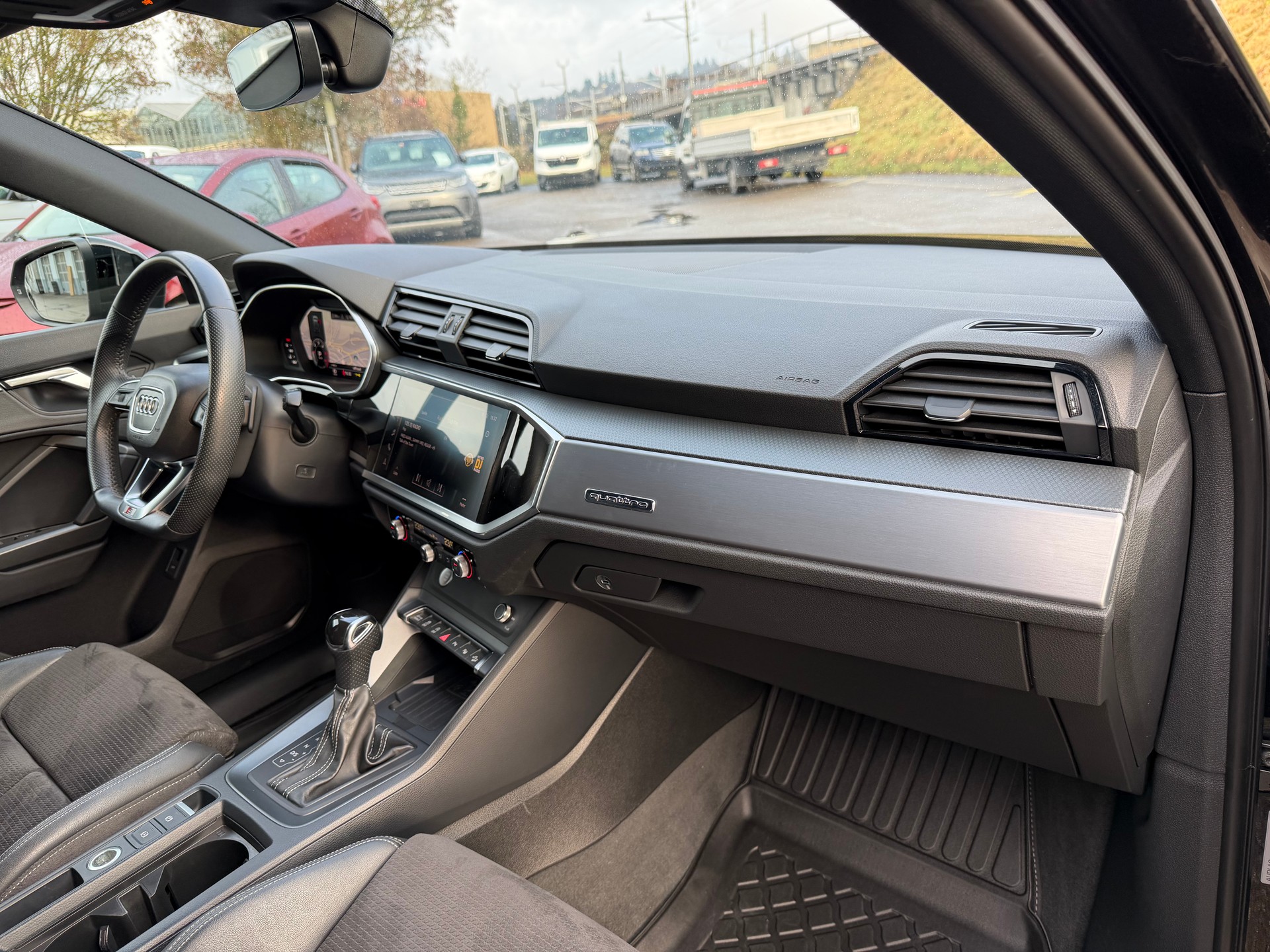 AUDI Q3 40 TDI S line quattro S-tronic-image-17