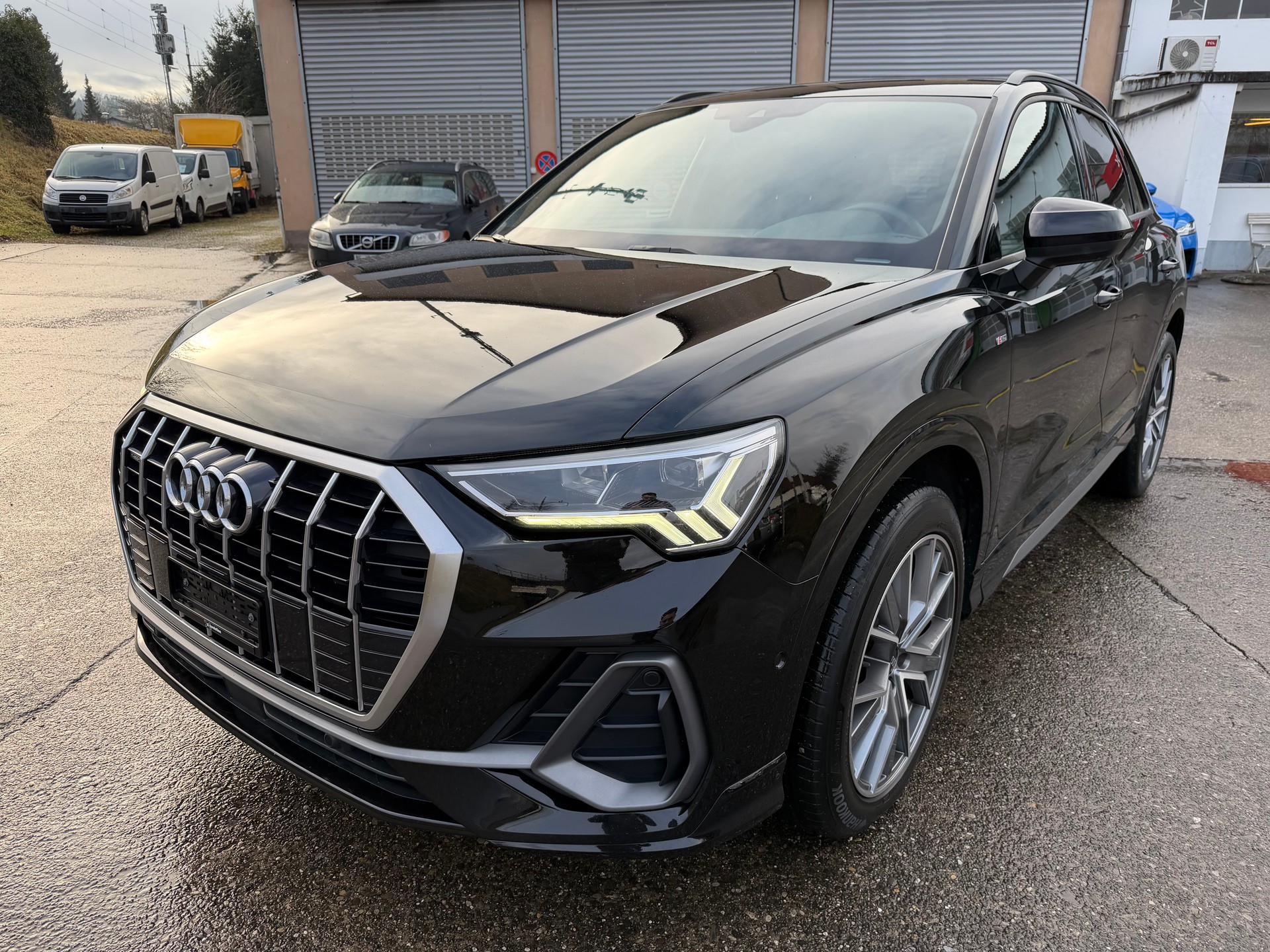 AUDI Q3 40 TDI S line quattro S-tronic-image-0