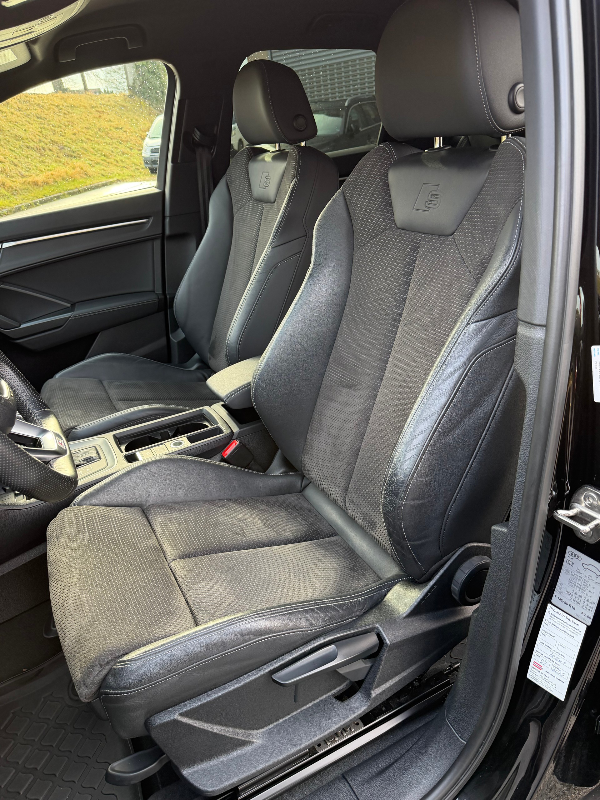 AUDI Q3 40 TDI S line quattro S-tronic-image-9