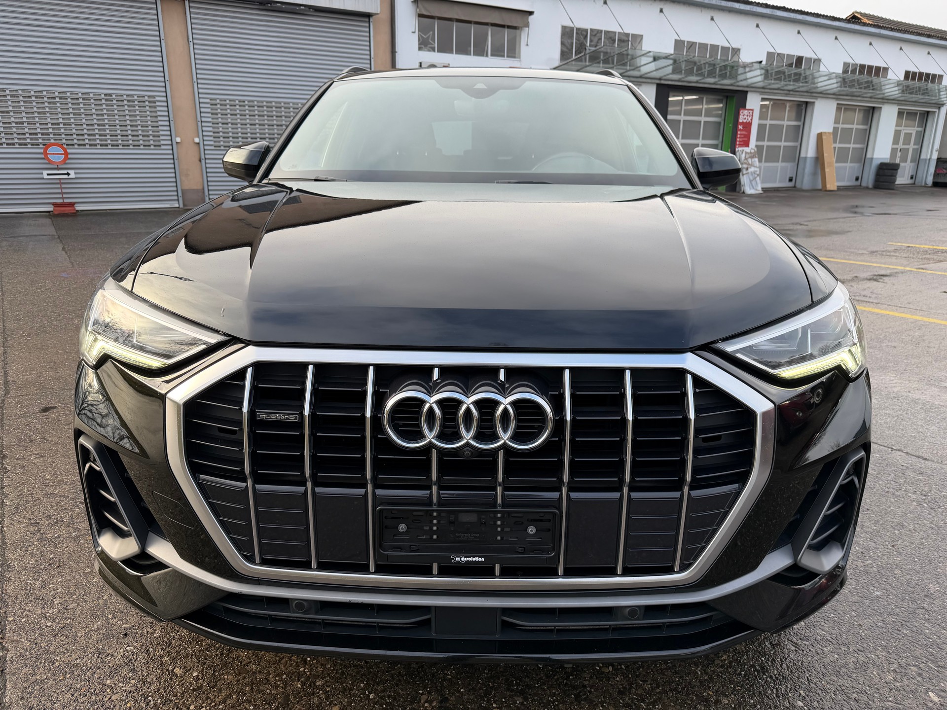 AUDI Q3 40 TDI S line quattro S-tronic-image-7