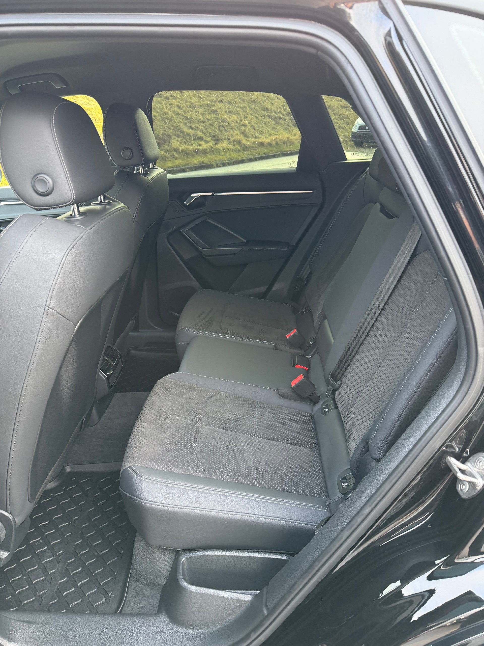 AUDI Q3 40 TDI S line quattro S-tronic-image-13