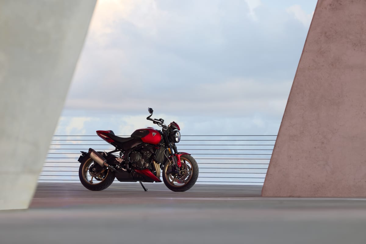 TRIUMPH Trident 800