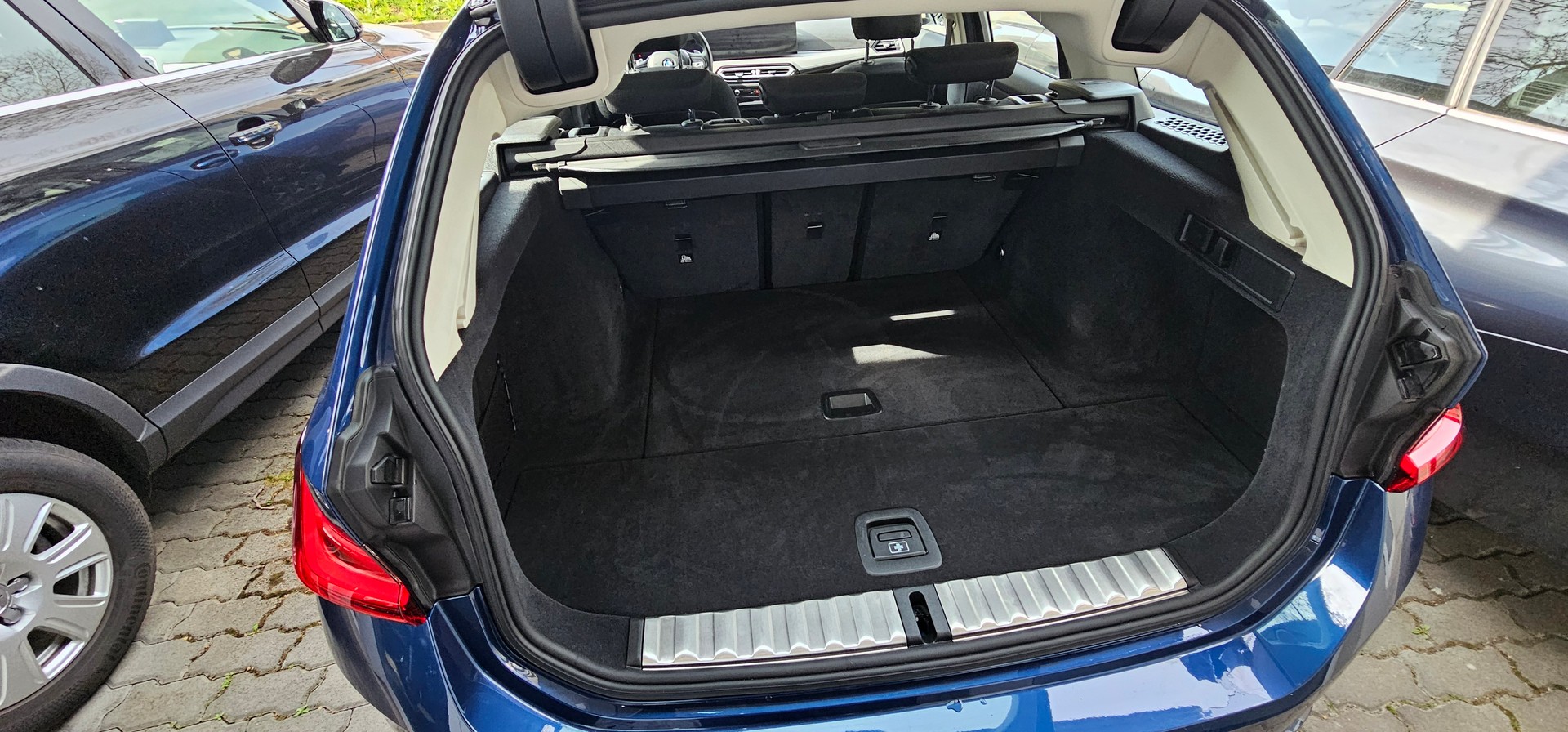 BMW 320d xDrive 48V Touring Steptronic-image-8
