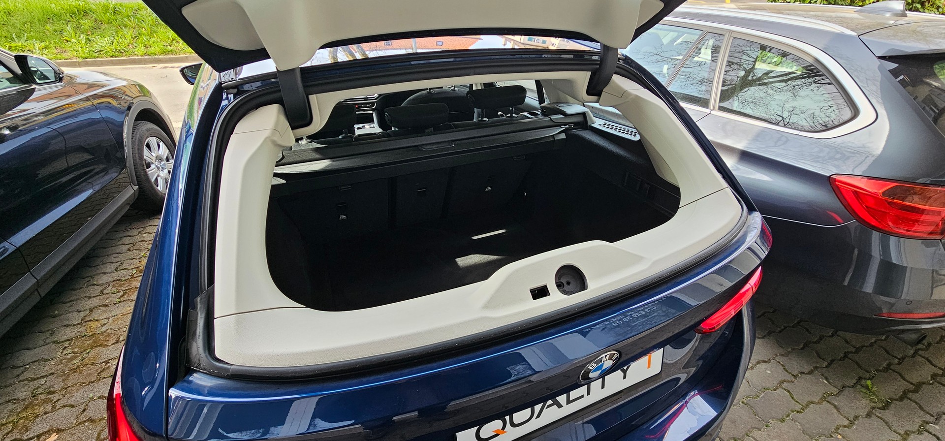 BMW 320d xDrive 48V Touring Steptronic-image-9