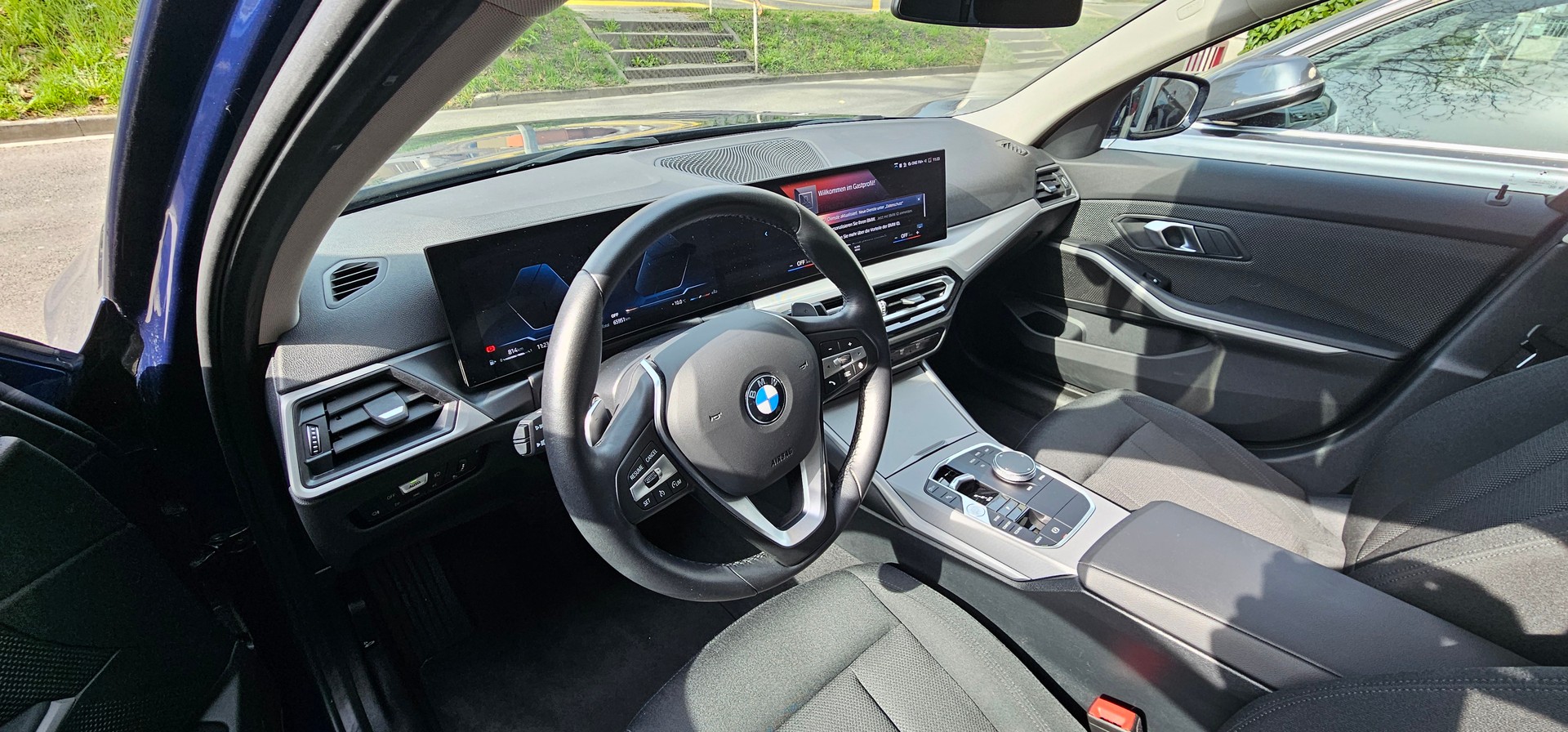 BMW 320d xDrive 48V Touring Steptronic-image-4