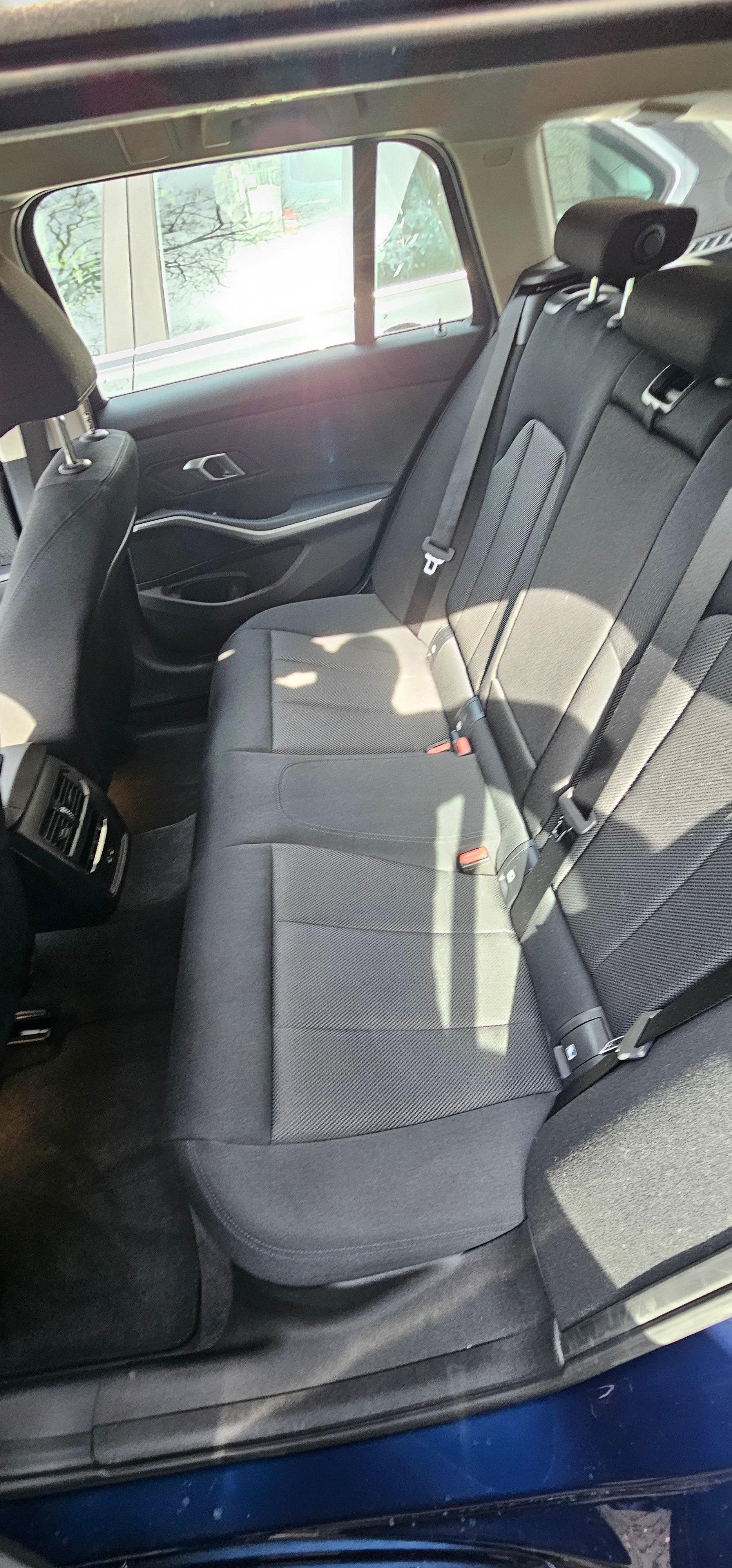 BMW 320d xDrive 48V Touring Steptronic-image-12