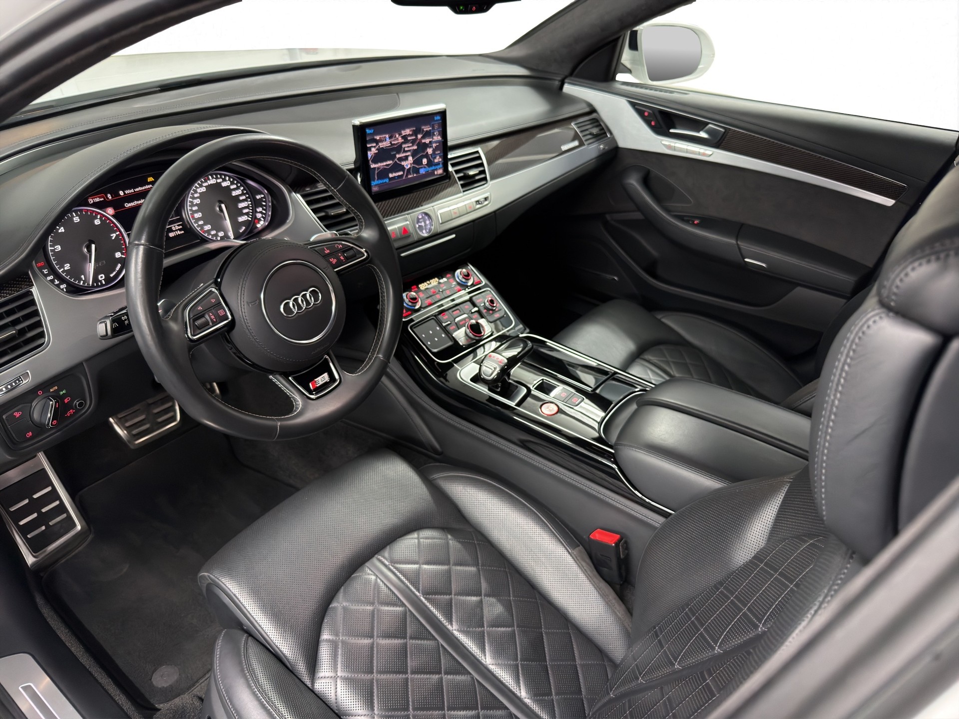 AUDI S8 4.0 TFSI V8 plus quattro tiptronic-image-17