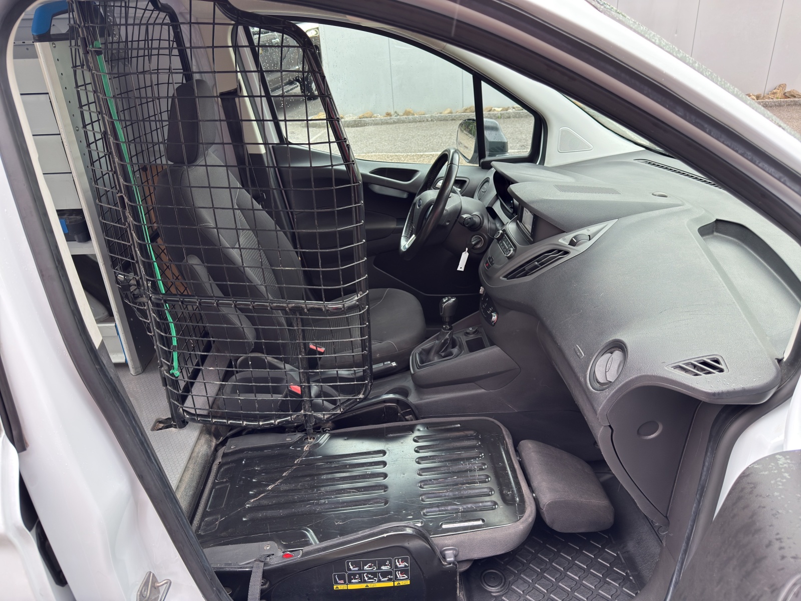 FORD Transit Courier Van 1.0 EcoBoost Ambiente-image-12