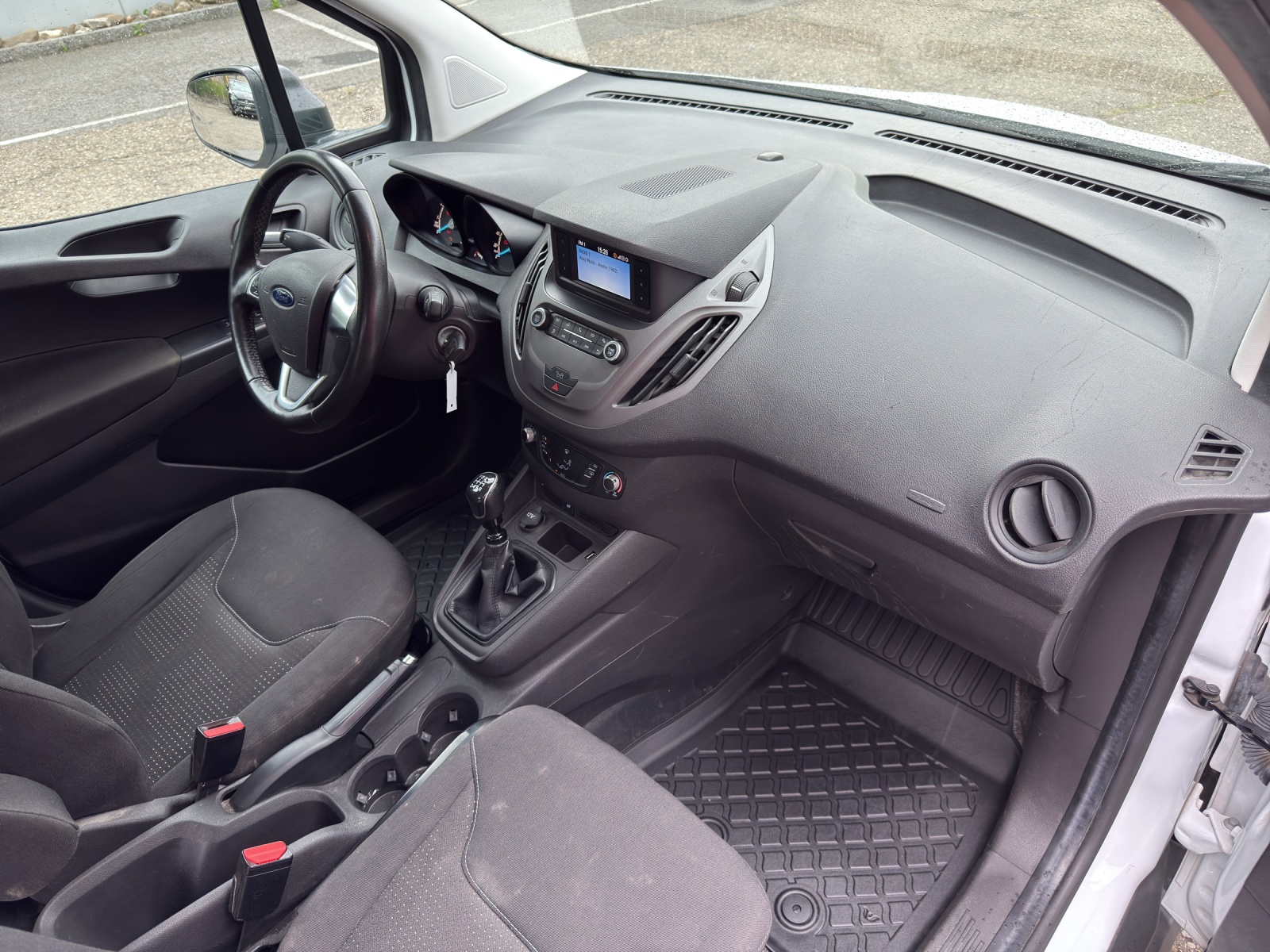 FORD Transit Courier Van 1.0 EcoBoost Ambiente-image-14