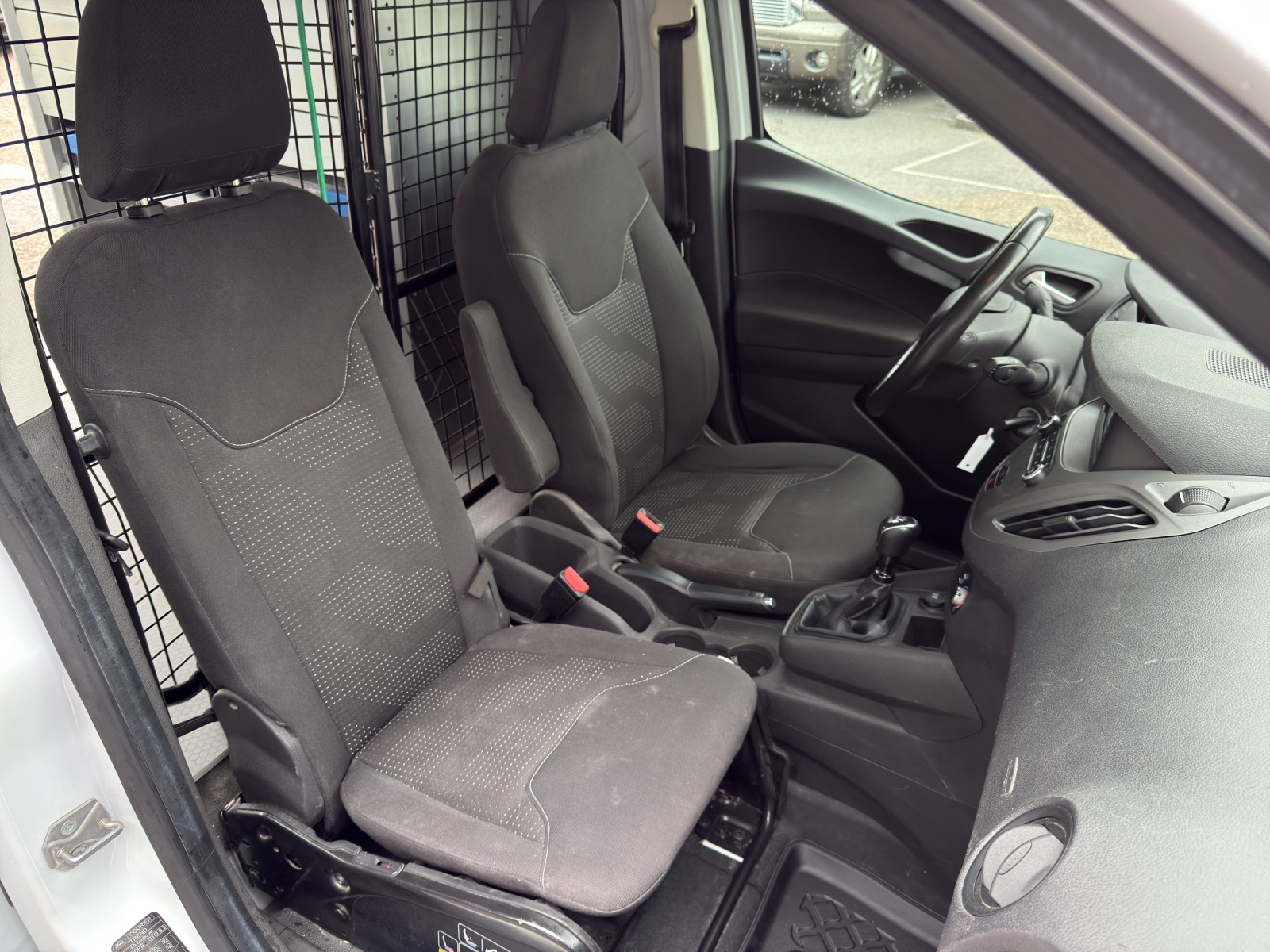 FORD Transit Courier Van 1.0 EcoBoost Ambiente-image-13
