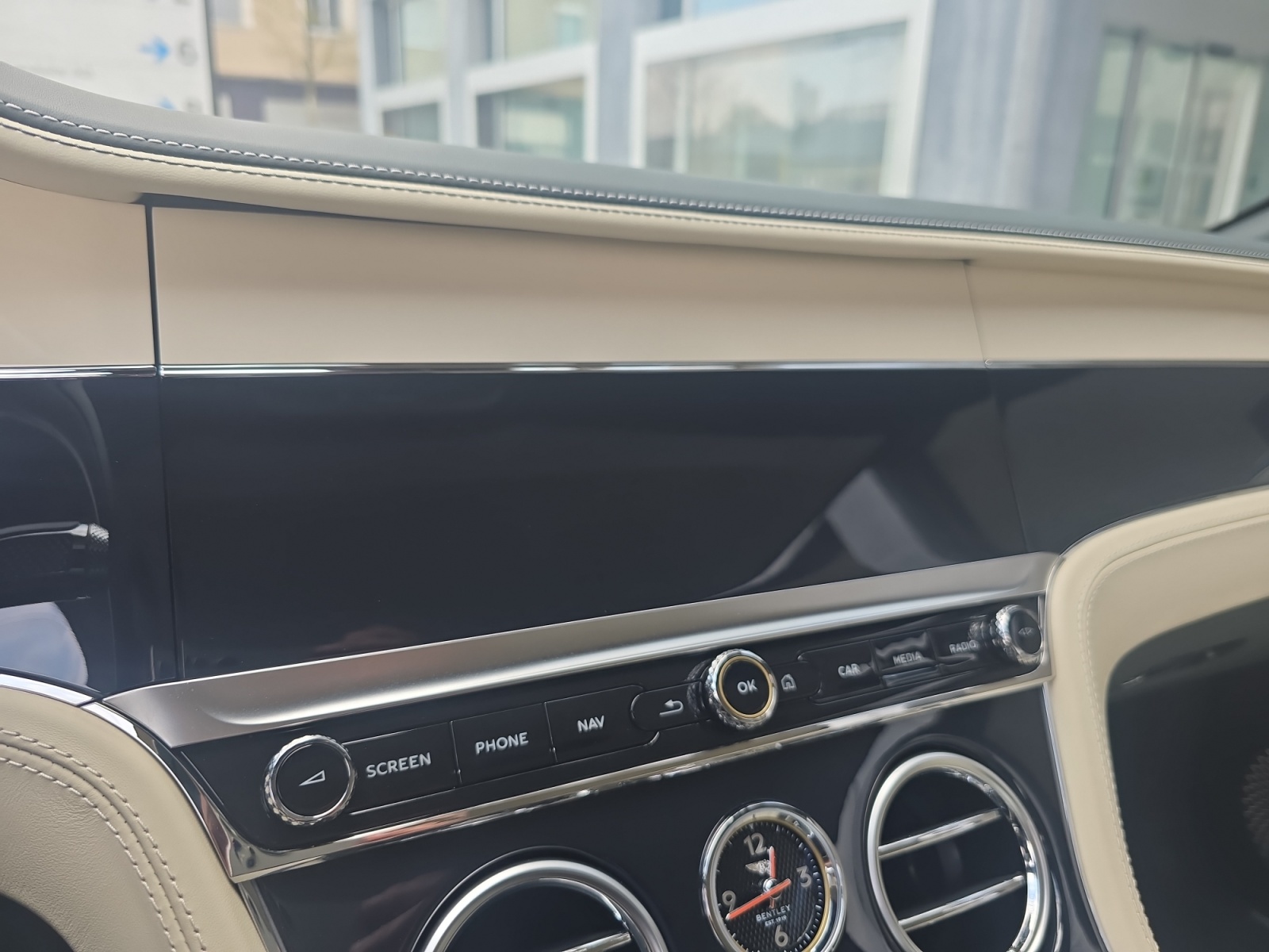 BENTLEY Continental GTC 4.0 V8 PHEV 680 PS / 1.9% Leasing möglich.-image-15
