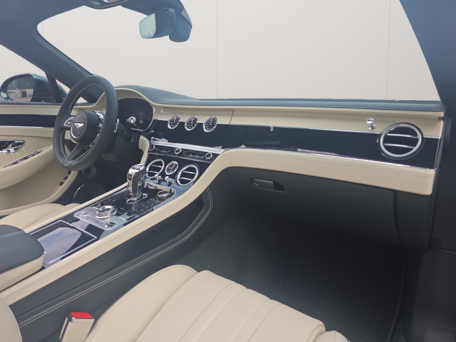 BENTLEY Continental GTC 4.0 V8 PHEV 680 PS / 1.9% Leasing möglich.-image-11