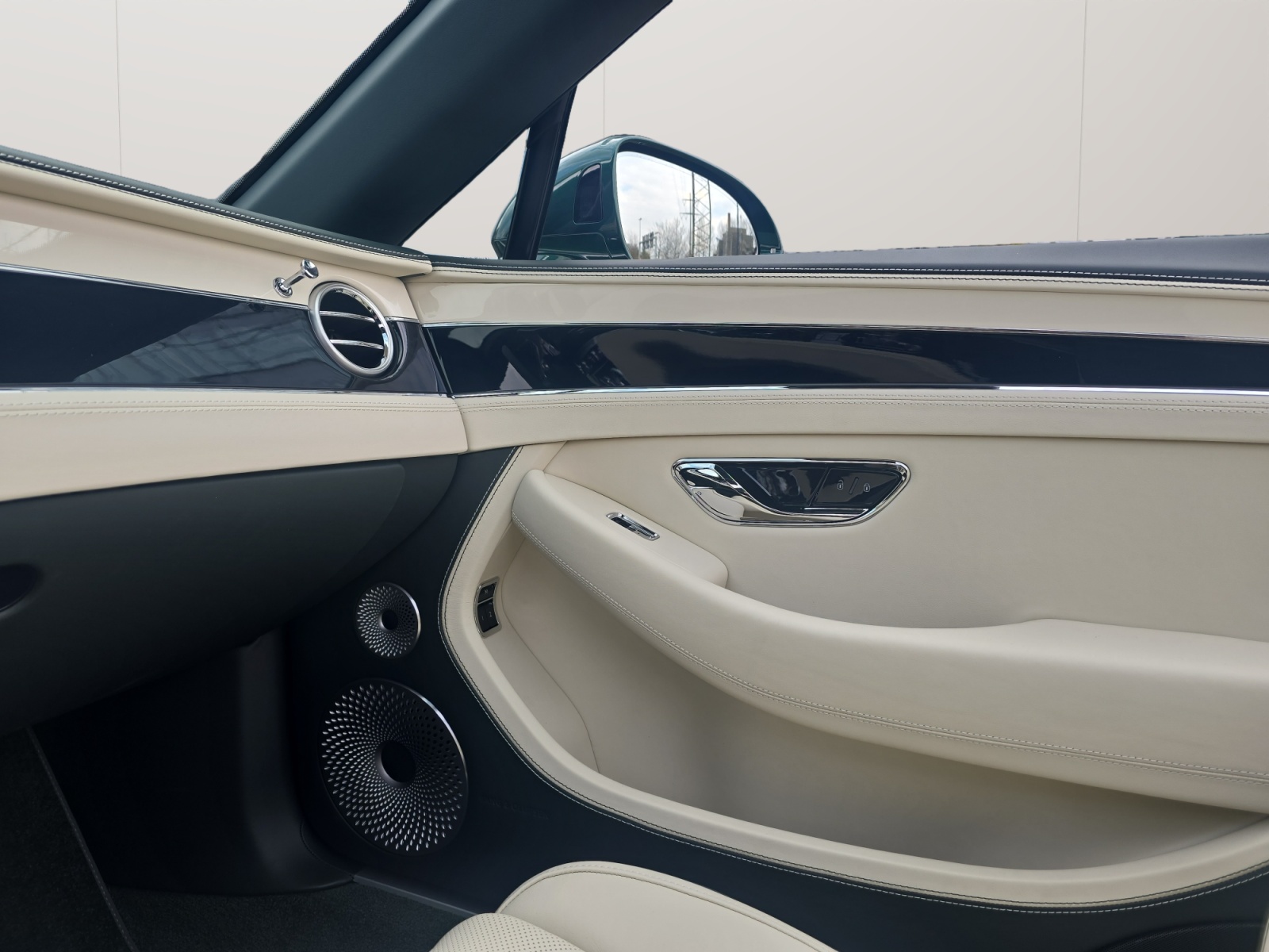 BENTLEY Continental GTC 4.0 V8 PHEV 680 PS / 1.9% Leasing möglich.-image-18