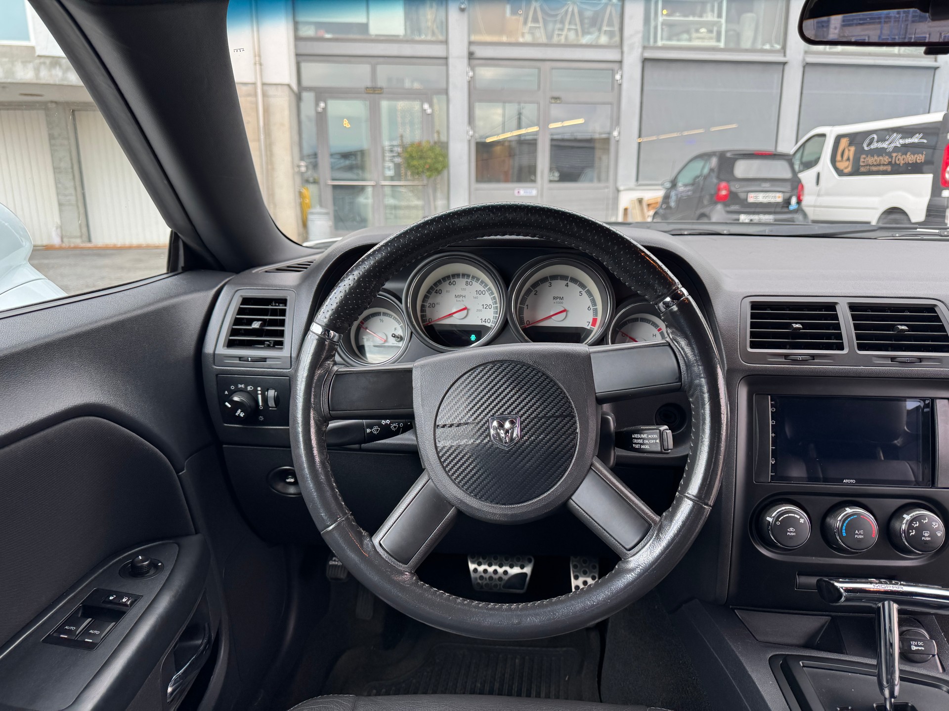 DODGE Challenger SXT-image-4