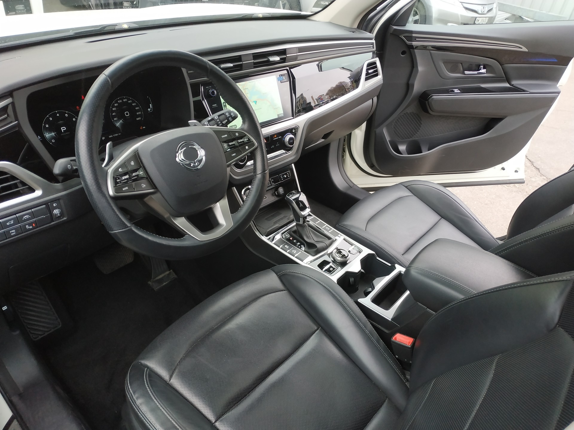KGM-SsangYong Korando 1.5 T GDI Sapphire 4WD Automat-image-11