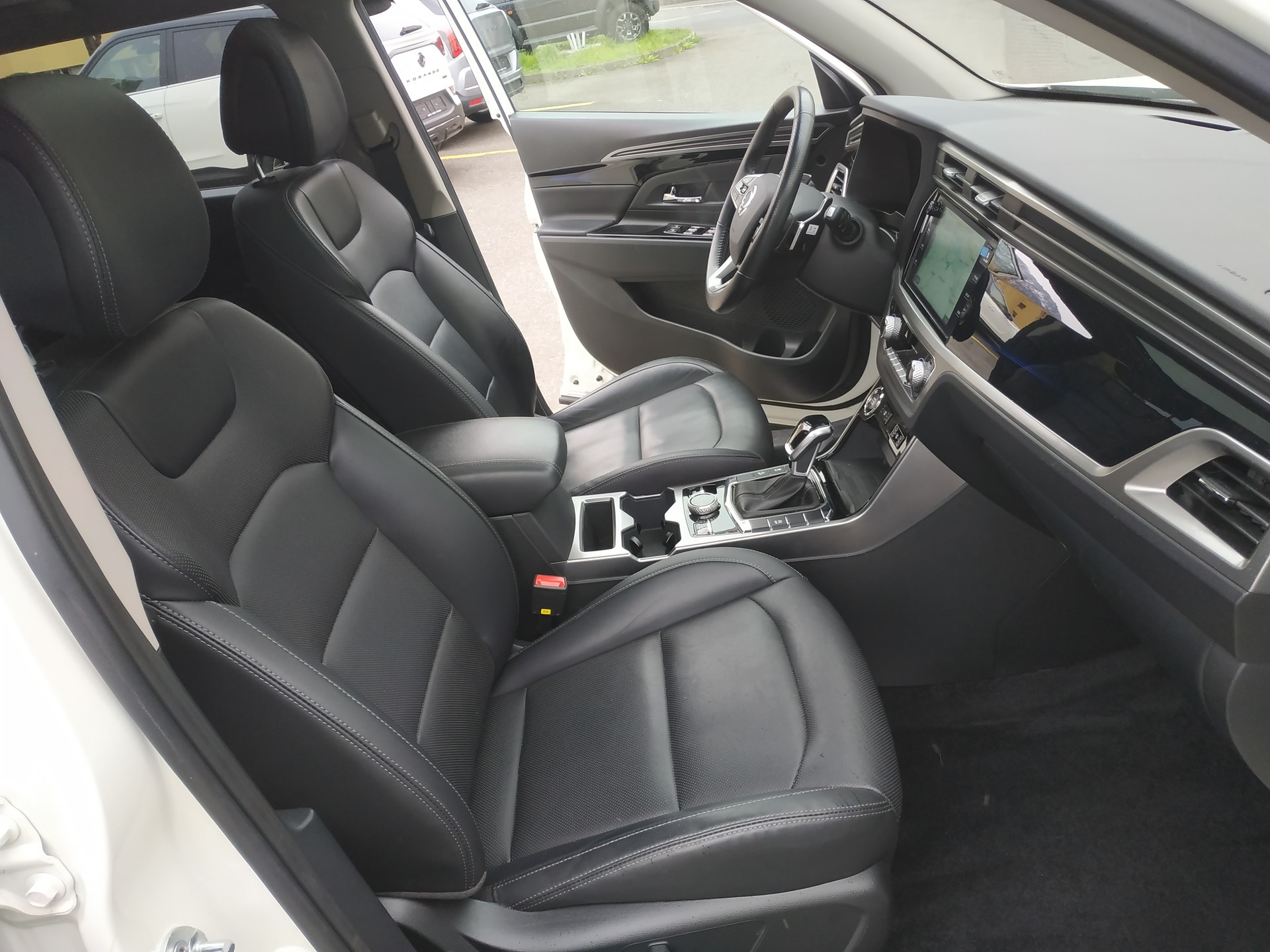 KGM-SsangYong Korando 1.5 T GDI Sapphire 4WD Automat-image-13