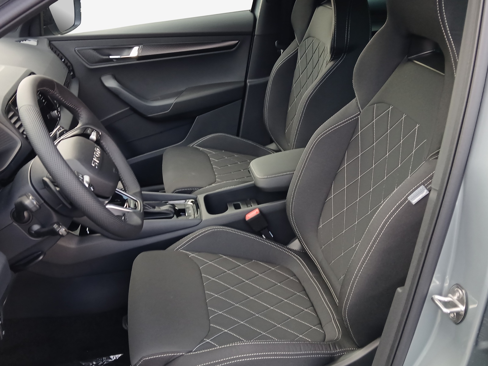 SKODA Karoq 2.0 TSI Dynamic Limited Edition 4x4 DSG-image-7