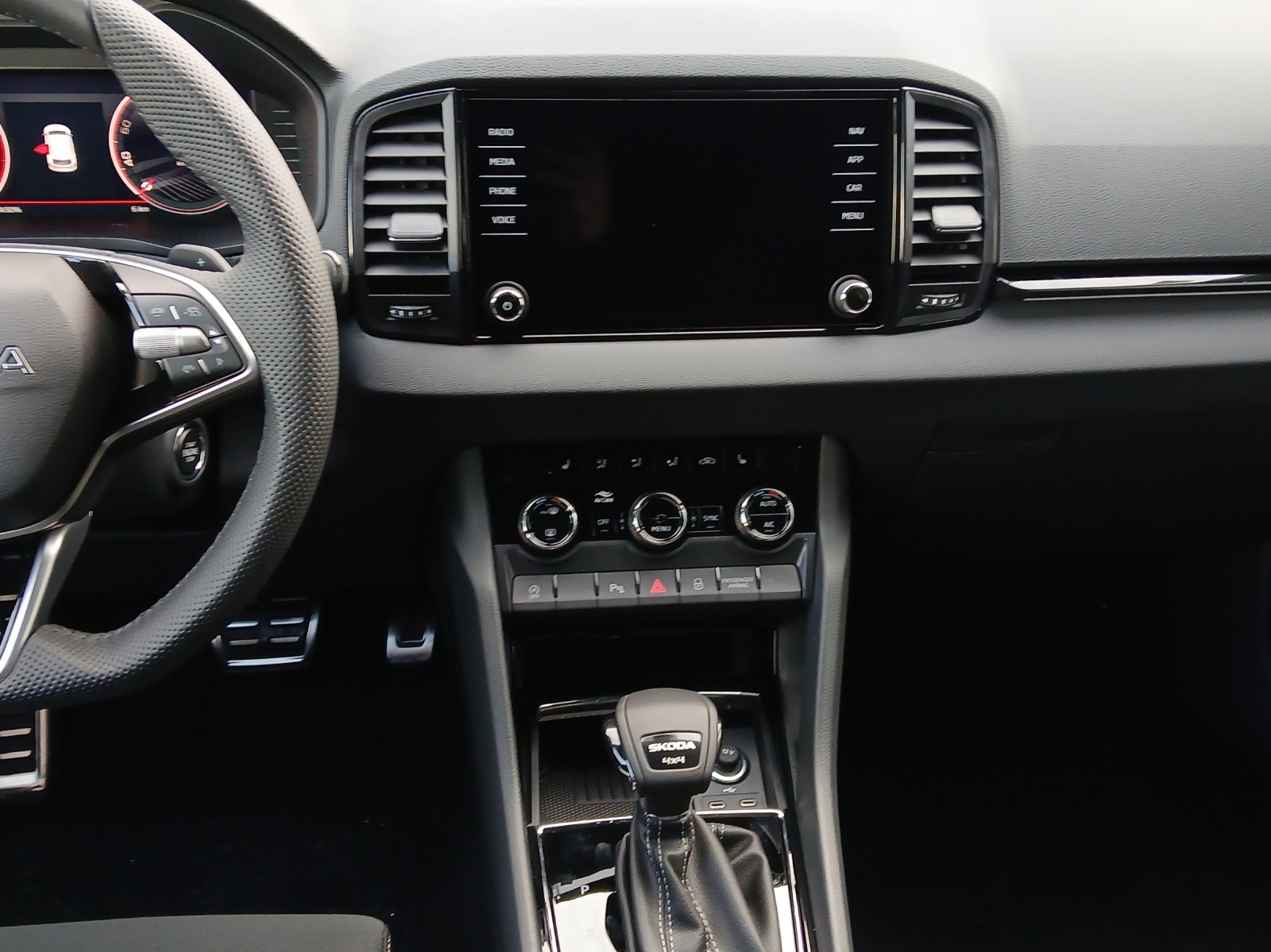 SKODA Karoq 2.0 TSI Dynamic Limited Edition 4x4 DSG-image-10