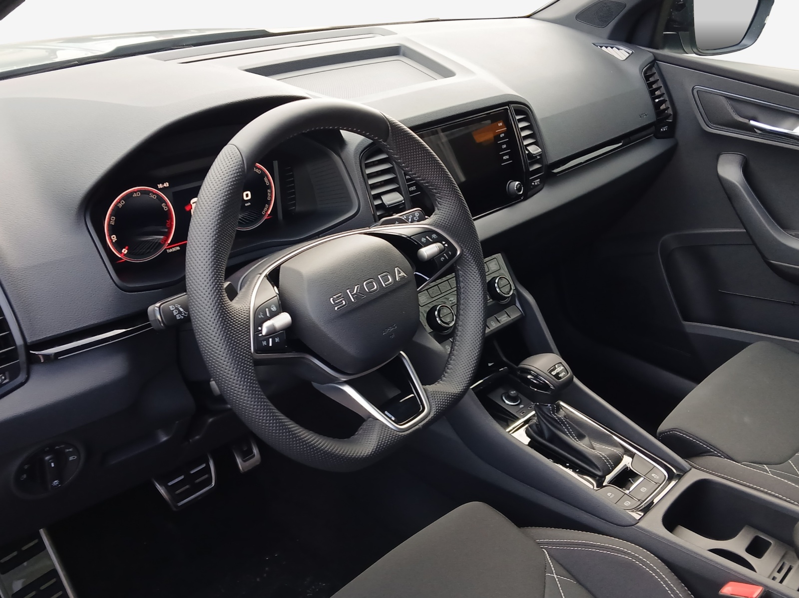 SKODA Karoq 2.0 TSI Dynamic Limited Edition 4x4 DSG-image-14