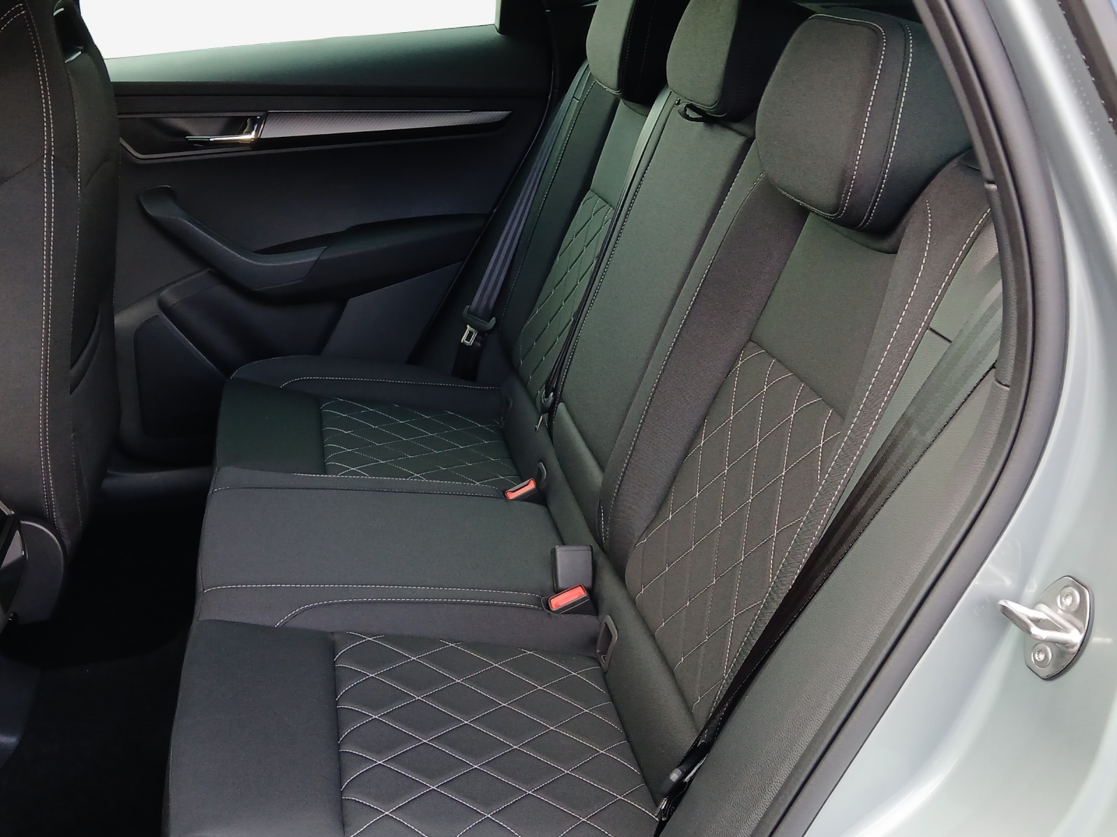 SKODA Karoq 2.0 TSI Dynamic Limited Edition 4x4 DSG-image-11