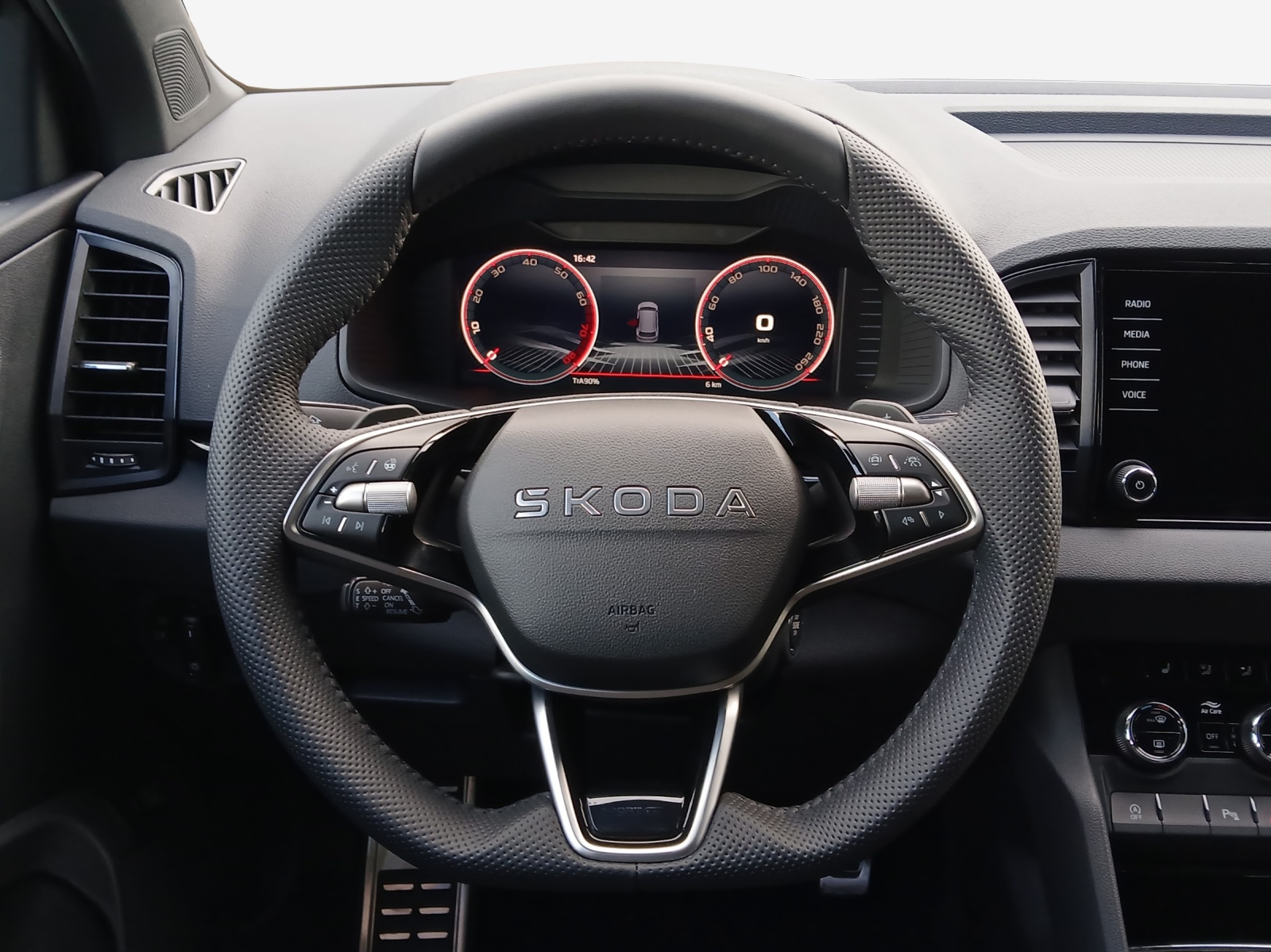 SKODA Karoq 2.0 TSI Dynamic Limited Edition 4x4 DSG-image-9