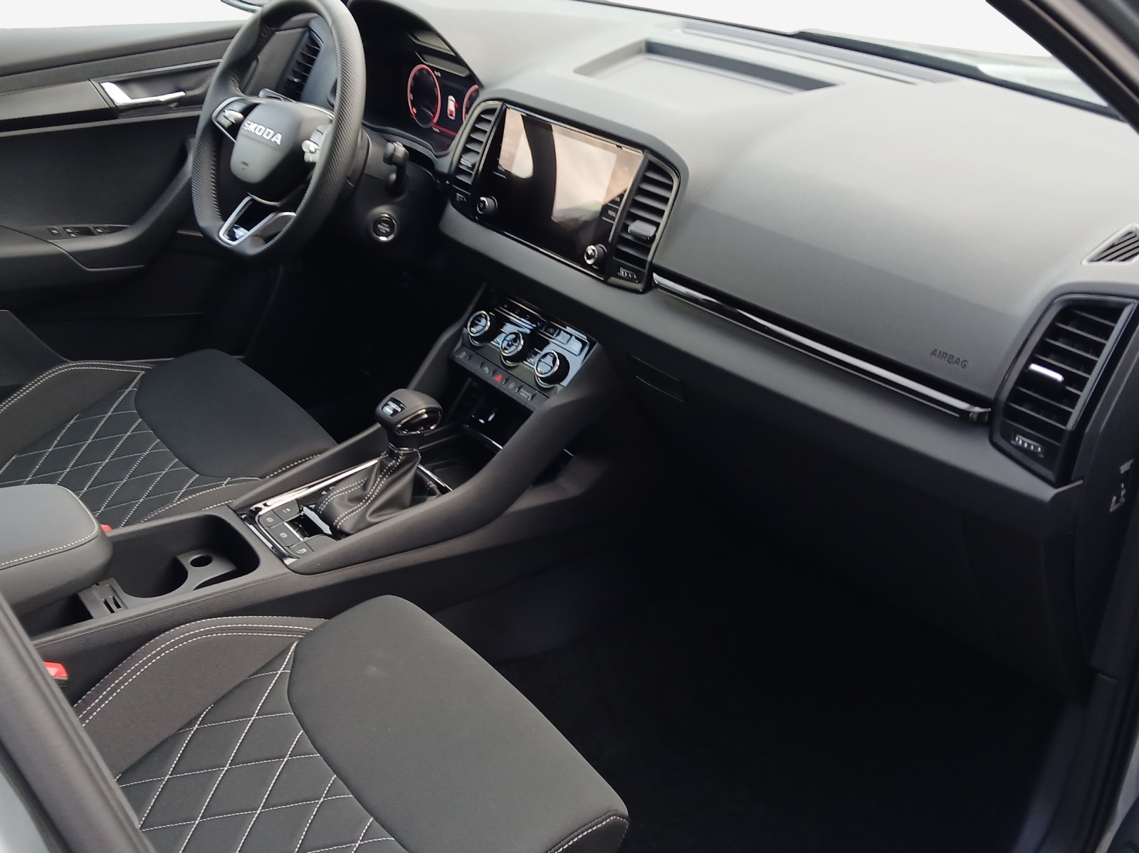 SKODA Karoq 2.0 TSI Dynamic Limited Edition 4x4 DSG-image-13