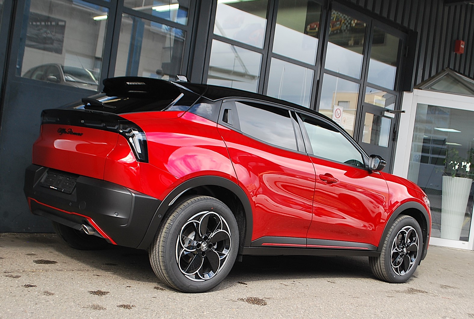 ALFA ROMEO 1.2 Hybrid Q4 Sport Speciale-image-3