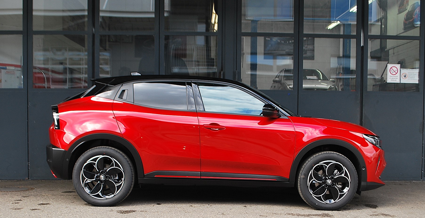 ALFA ROMEO 1.2 Hybrid Q4 Sport Speciale-image-2