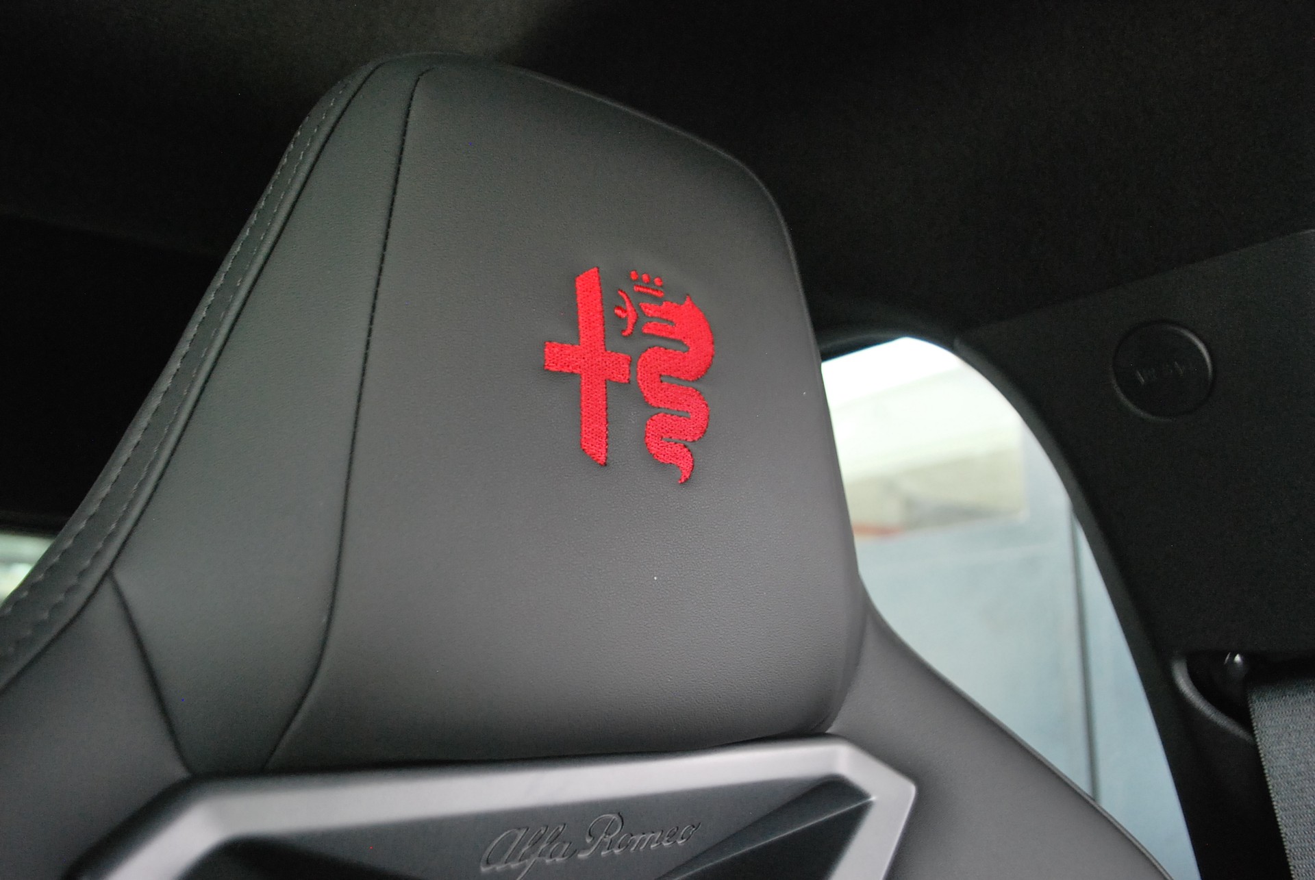 ALFA ROMEO 1.2 Hybrid Q4 Sport Speciale-image-14