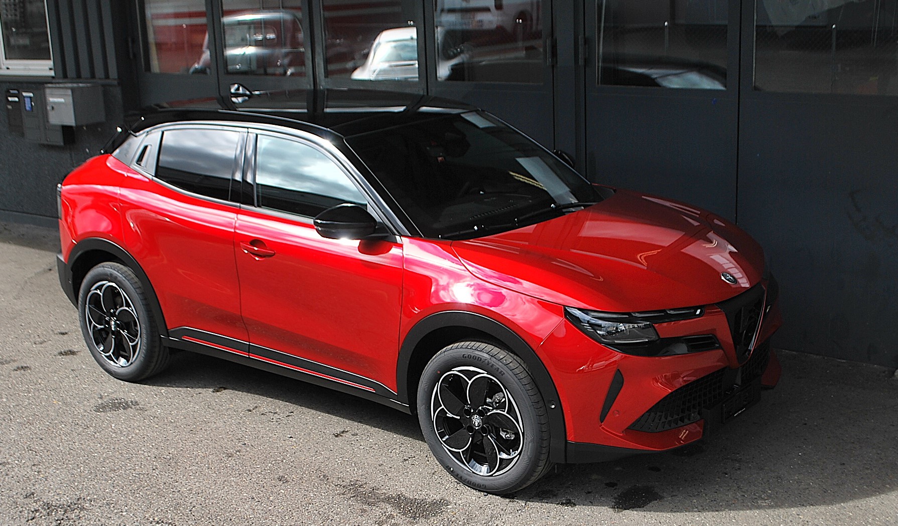 ALFA ROMEO 1.2 Hybrid Q4 Sport Speciale-image-5